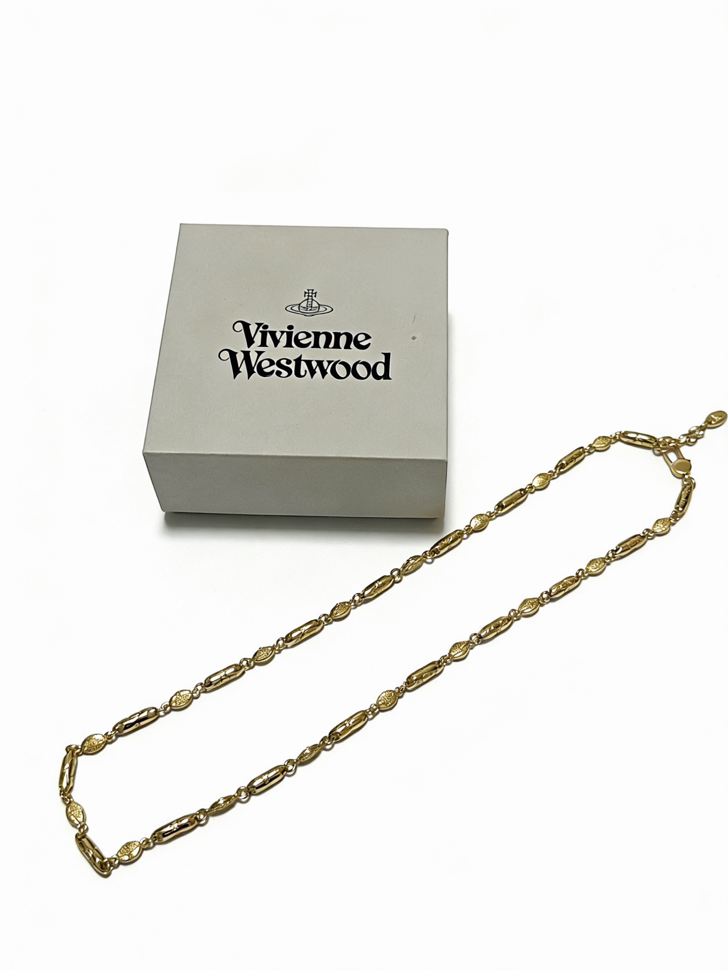 NO:922748,High-quality classic large Saturn necklace for men and women (60cm) necklace vivienne westwood Queen Mother Saturn necklace!  British fashion designer, the mother of punk fashion!  Fashionable style, strong quality, super beautiful design!  Simple and elegant, with exquisite embroidered logo, you don’t have to worry about it not looking good, because it has classic elements and a modern new design!  The perfect choice for gift giving, it fully demonstrates your personality. The quality of the jewelry is very high. It gives people the aura of a big-name brand and is also very exquisite. It elevates a person's level by several levels. It is definitely worth buying. It is a fine jewelry and necklace.19860909高品质经典大土星项链男女同款（60cm） 项链vivienne westwood西太后土星项链！英国时装设计师,时装的朋克之母！时尚潮流风格,品质强大,超美的设计！简约大气刺绣Logo精致这个款不用担心不好看,因为经典的元素洋气的新设计！赠礼的完美之选,充分展现个性风范.品质非常整个首饰给人大牌气场的同时又非常精致,让整个人的层次提升好几个level绝对值得入手,饰品精品,necklace,Jewelry