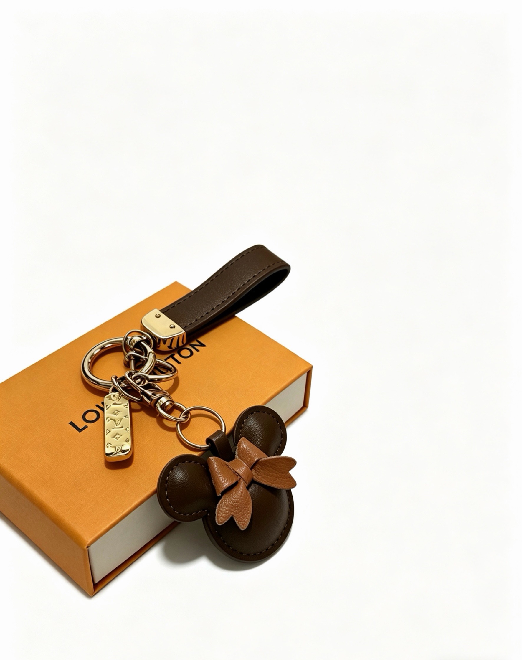 Louis Vuitton Anger Forest Minnie Mouse Charm Keychain pendant Gold-tone metal with dark brown and tan leather 12cm total length