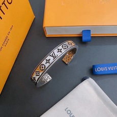 高品质LV路易威登手链手镯🇷🇼原单货🇷🇼专柜新款开模复古潮流时尚必备 男女均可佩戴 情侣款同款 摇滚朋克泰银风格 复古元 高品质LV路易威登手链手镯🇷🇼原单货🇷🇼专柜新款开模复古潮流时尚必备 男女均可佩戴 情侣款同款 摇滚朋克泰银风格 复古元