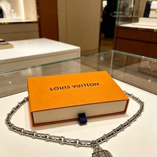 路易威登 LV项链🇷🇼原单货🇷🇼专柜新款开模复古潮流时尚必备 男女均可佩戴 情侣款同款 摇滚朋克泰银风格 复古元素 潮流 路易威登 LV项链🇷🇼原单货🇷🇼专柜新款开模复古潮流时尚必备 男女均可佩戴 情侣款同款 摇滚朋克泰银风格 复古元素 潮流