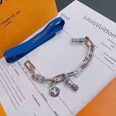 高品质路易威登LV手链🇷🇼原单货🇷🇼专柜新款开模复古潮流时尚必备 男女均可佩戴 情侣款同款 摇滚朋克泰银风格 复古元素 高品质路易威登LV手链🇷🇼原单货🇷🇼专柜新款开模复古潮流时尚必备 男女均可佩戴 情侣款同款 摇滚朋克泰银风格 复古元素