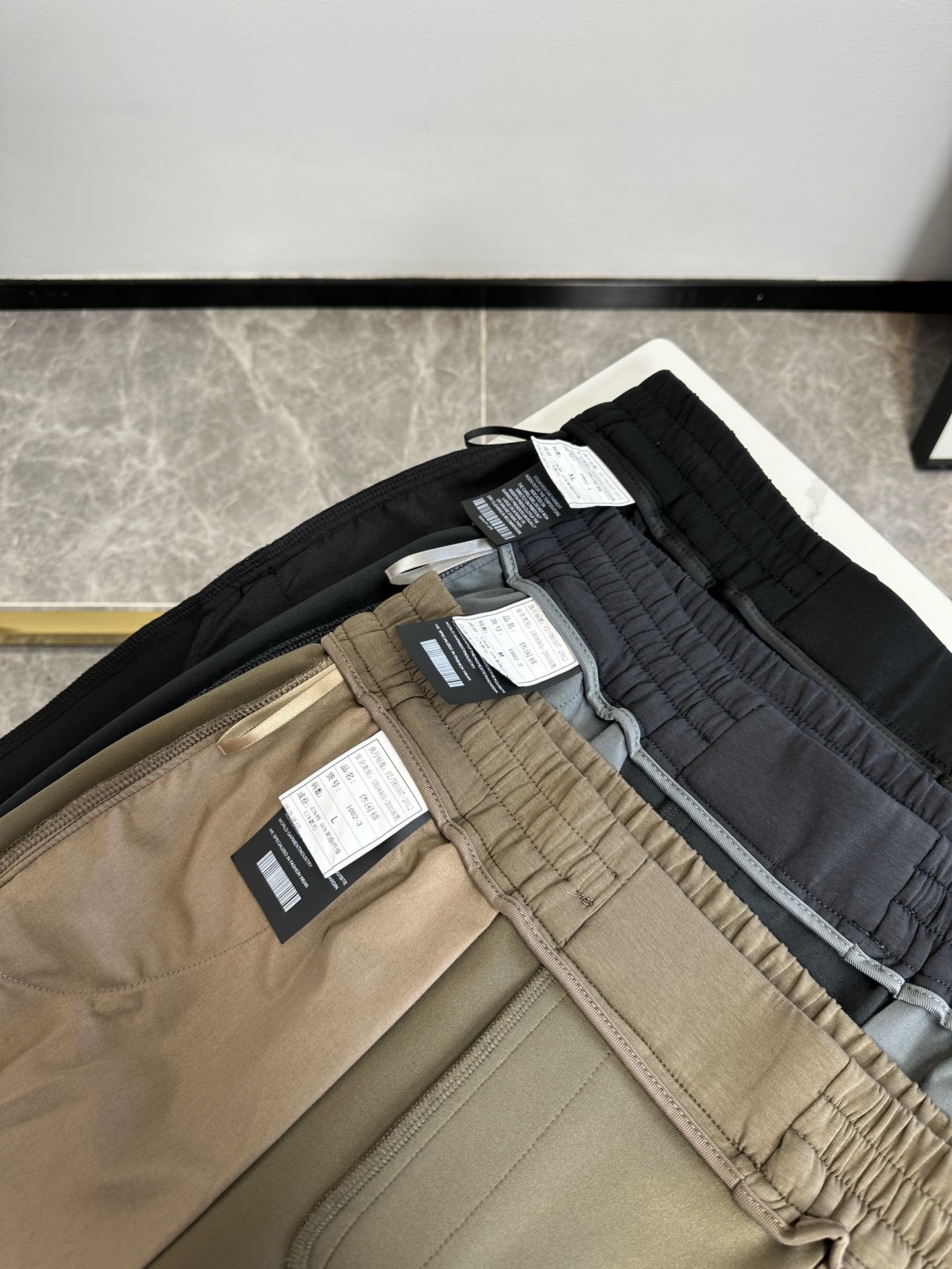欧货L罗家-234ss春夏新款进口纯棉质地复合面料再见基础款帅气卫裤.....一线时尚品牌出色独到的设计