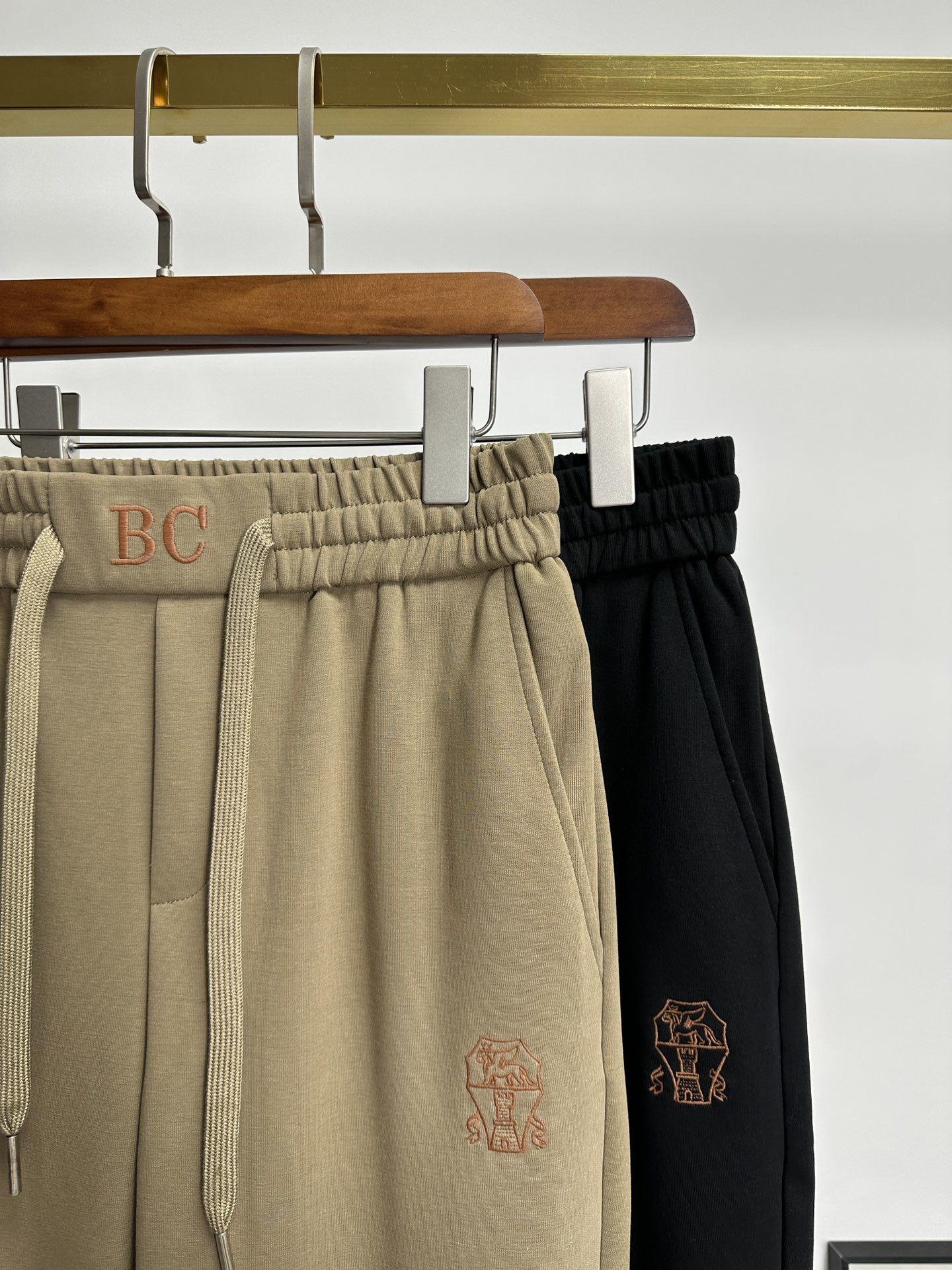 欧货BC家-24ss春夏新款进口纯棉质地复合面料再见基础款帅气卫裤.....一线时尚品牌出色独到的设计以