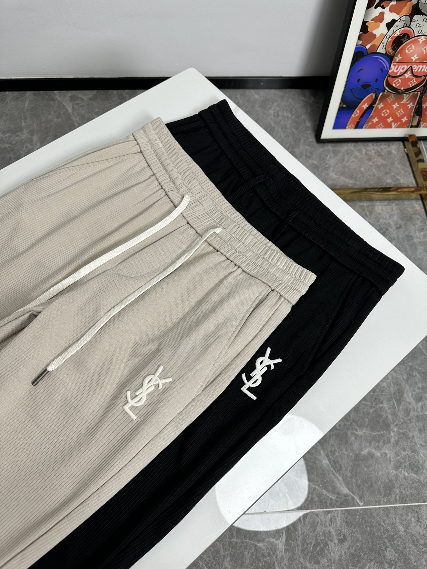 欧货YSL圣罗蓝家-24ss春夏新款进口纯棉质地复合面料再见基础款帅气卫裤.....一线时尚品牌出色独到