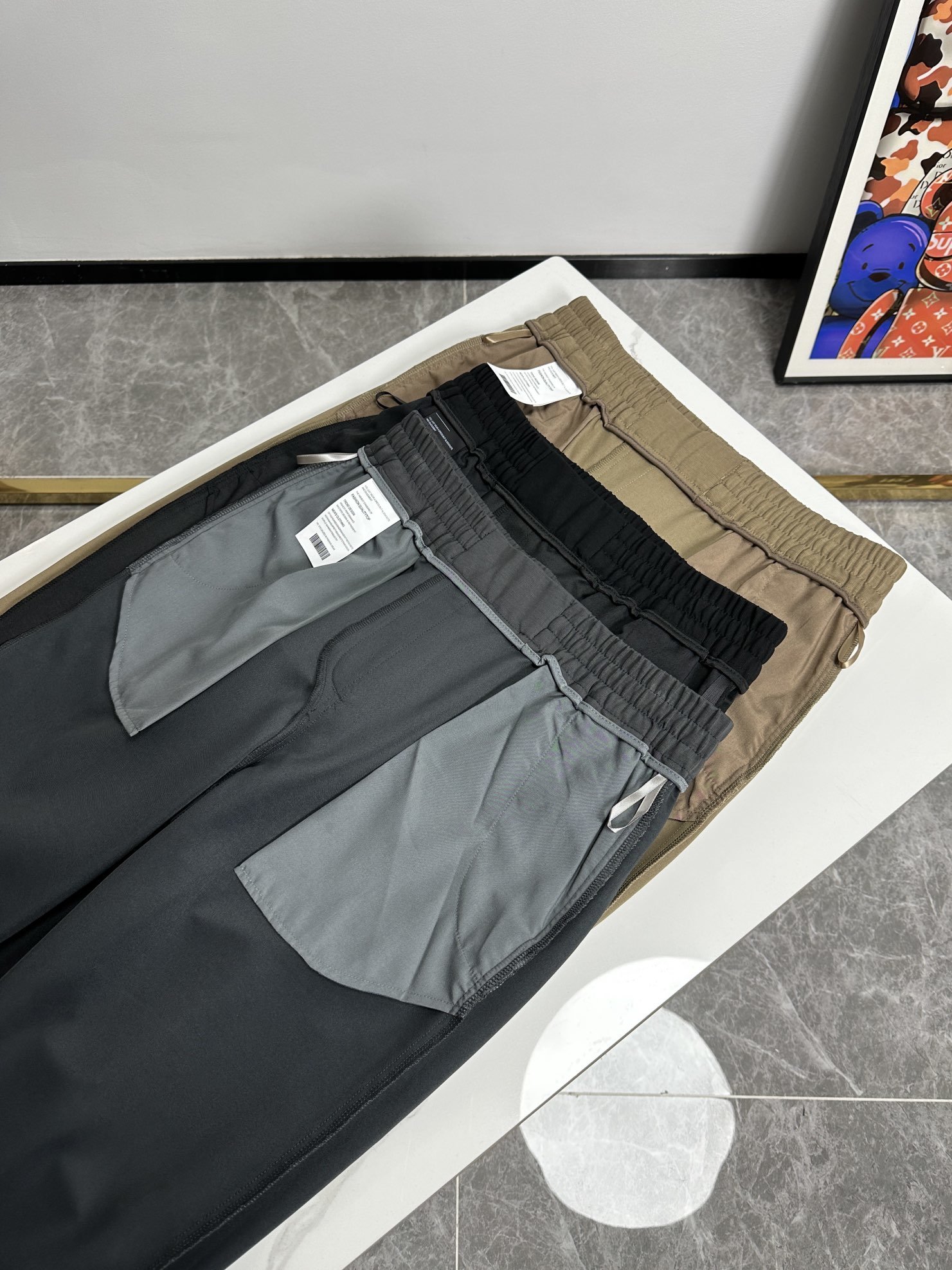 欧货D迪蓝家-24ss春夏新款进口纯棉质地复合面料再见基础款帅气卫裤.....一线时尚品牌出色独到的设计
