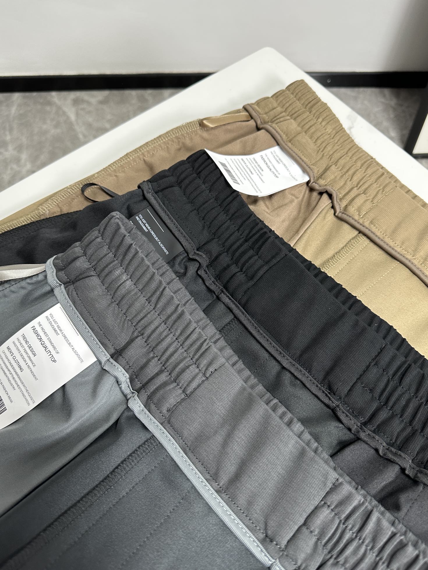 欧货D迪蓝家-24ss春夏新款进口纯棉质地复合面料再见基础款帅气卫裤.....一线时尚品牌出色独到的设计