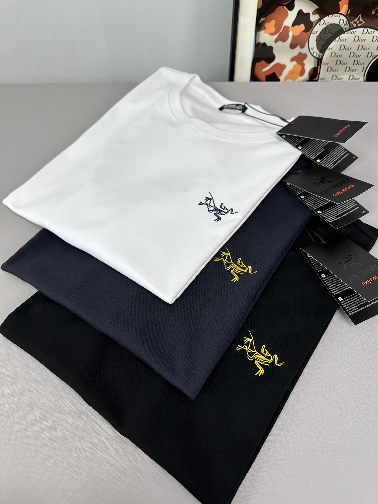  经典小logo基础款 配以立体刺绣图标点缀装饰，面料材质克重足，简单不失时尚 纯棉丝光棉面料 面料舒适