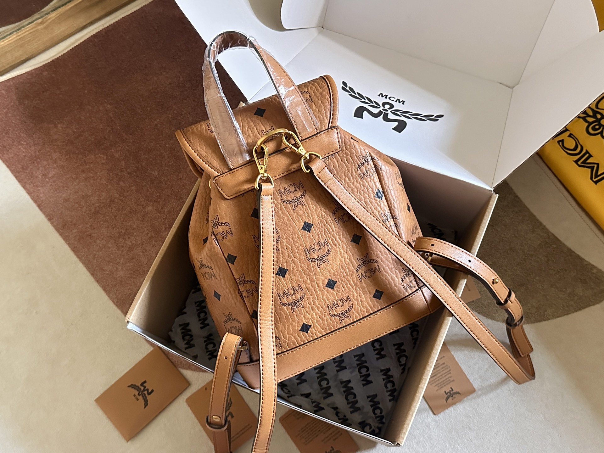 MCM Visetos クラシックデザインの多機能ダブルバックパック