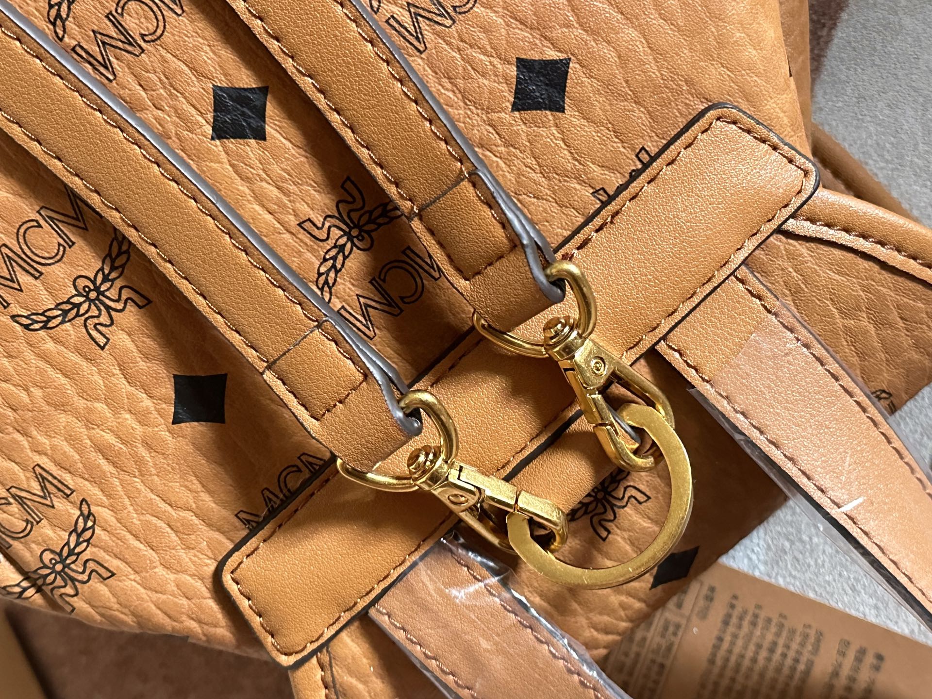 MCM Visetos クラシックデザインの多機能ダブルバックパック