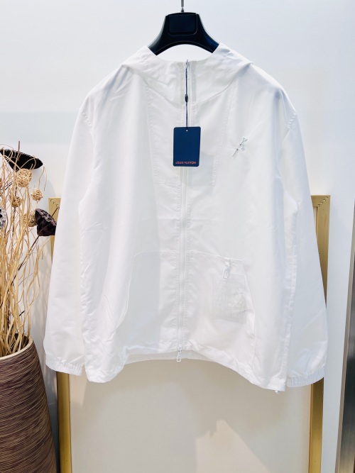 Chaqueta Ligera Blanca Louis Vuitton 2025 para Hombre – Estilo y Comodidad 1 Chaqueta Ligera Blanca Louis Vuitton 2025 para Hombre – Estilo y Comodidad