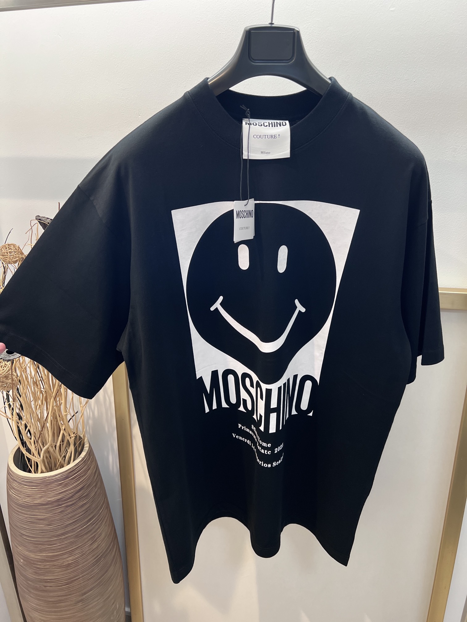 Sizes/m/l/xl黑白两色OS宽松版男女同款Moschino/莫斯奇诺秋冬秀场版笑脸印花半袖T恤/