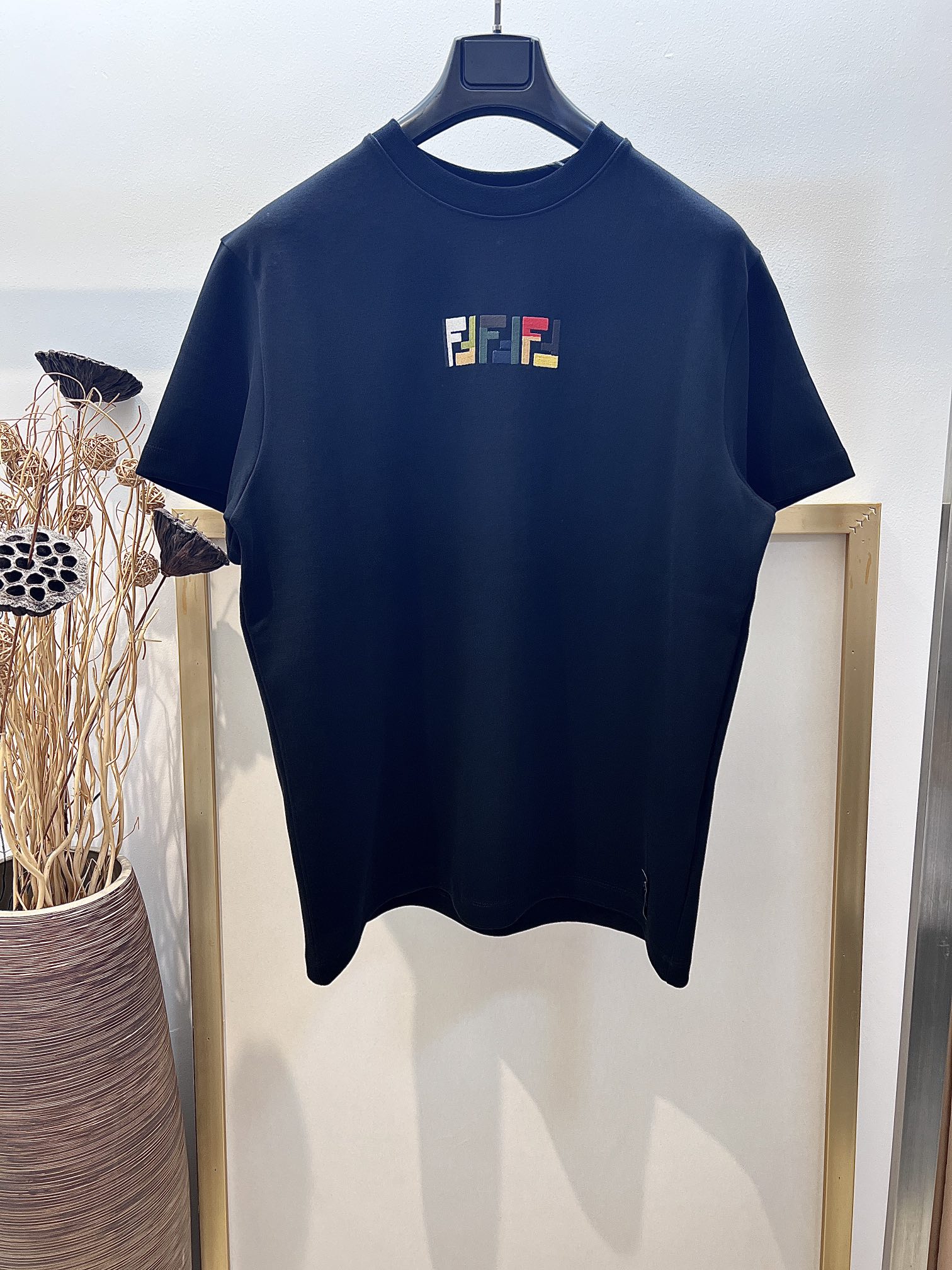 Talla: s/m/l/xl Negro Unisex 197712170091 Fendi/Fe*di Camiseta de cuello redondo de manga corta con bordado multicolor …
