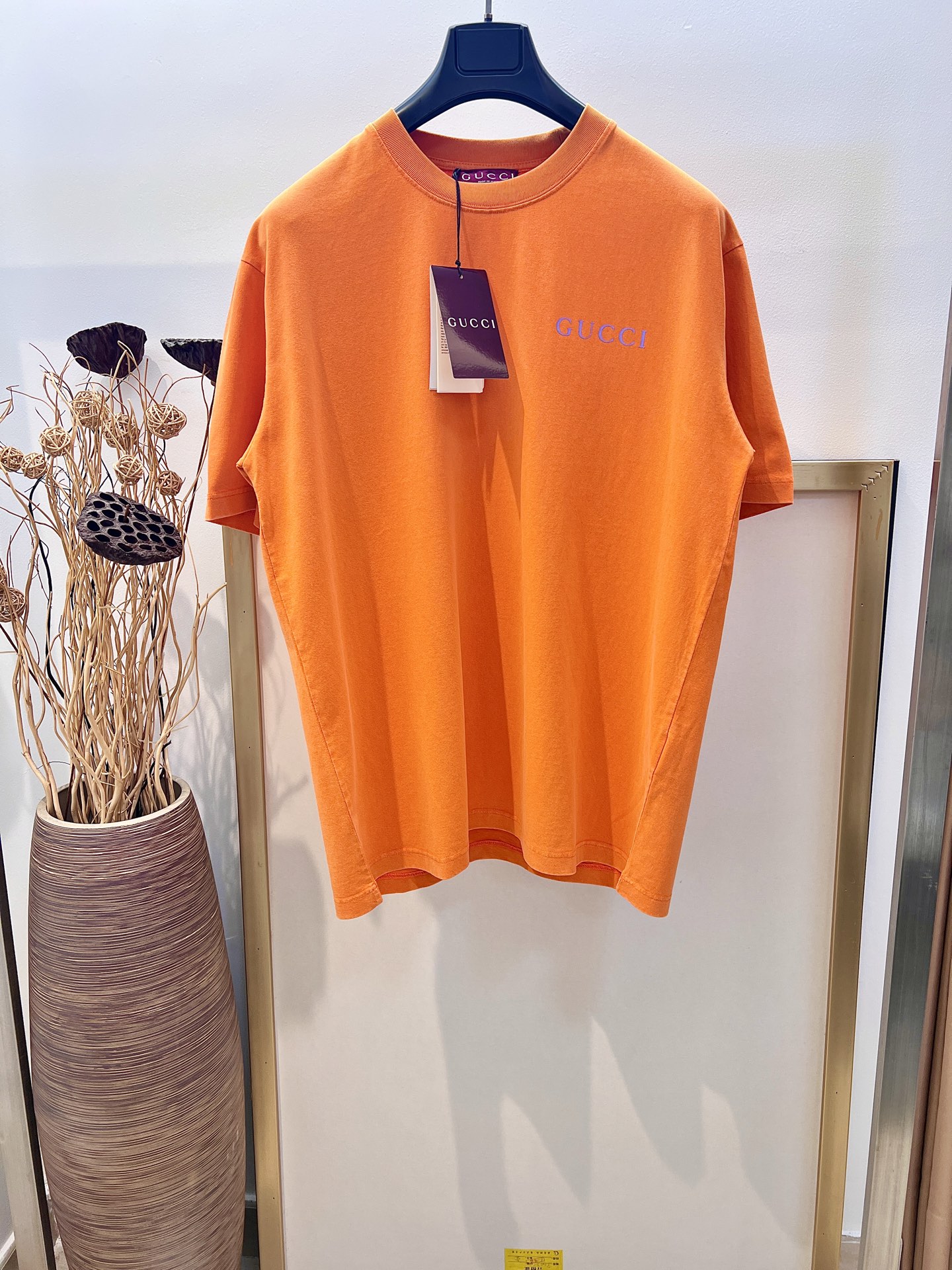 NO:131339,sizes/m/l/xl Orange, same style for men and women, Ghome G*cci/Gucci FW spring and summer washing and stir-fried brand printed short-sleeved T-shirt, heavy cotton, OS loose style, recommended to dry cleaning or wrap laundry bag, cold water and quick machine washing alone!  ,gucci,gucci,T-shirt,tees,t-shirt,alexander wang19860909sizes/m/l/xl 橙色 男女同款 G家G*cci/古驰 FW春夏水洗炒色品牌印花短袖T恤 重磅棉质 OS宽松版型 建议干洗或包裹洗衣袋单独冷水快速机洗！,,gucci,gucci,T-shirt,tees，t-shirt,alexander wang,Men's clothing