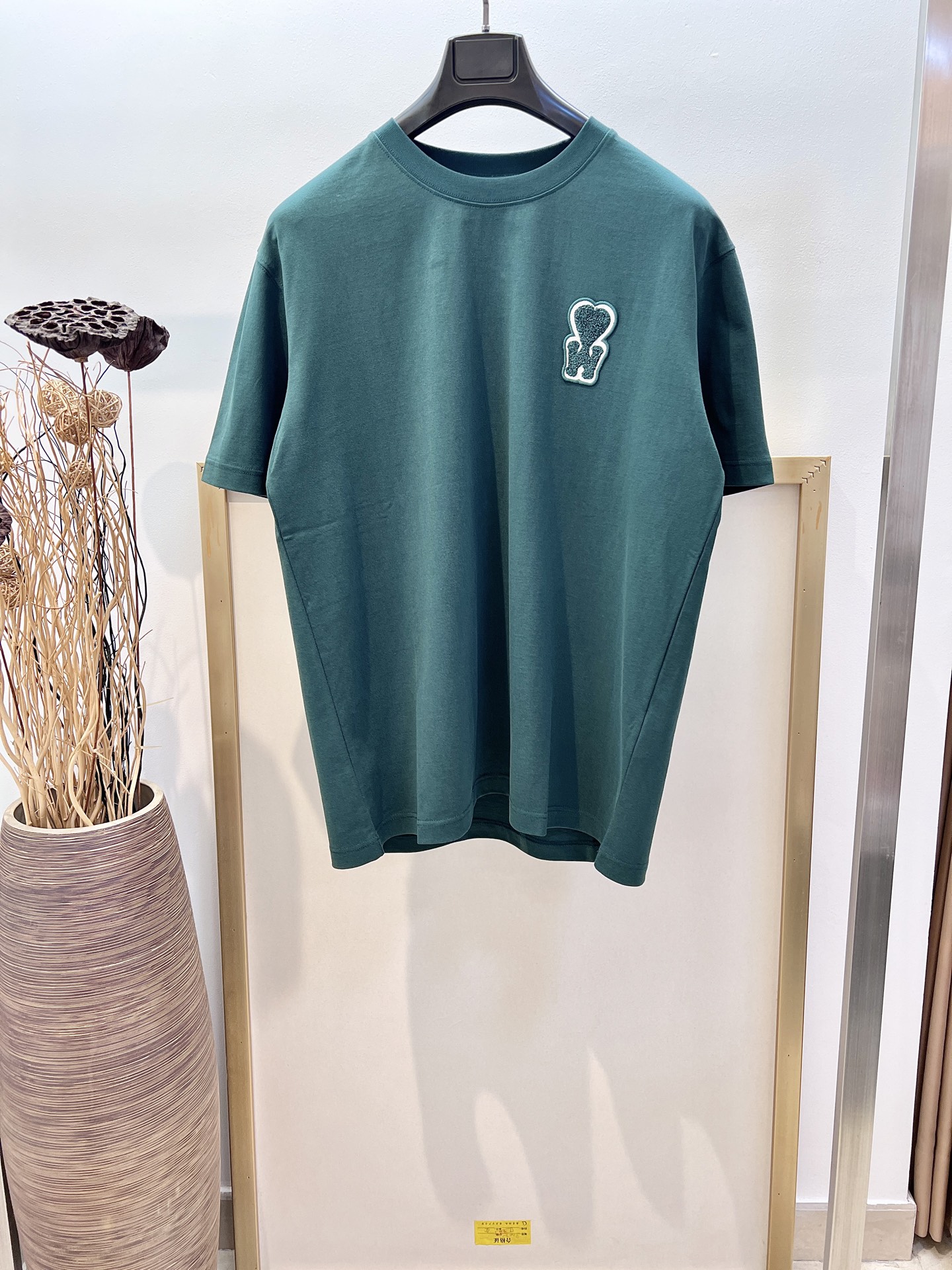 NO:722422,New Year benefits are non-returnable and non-exchangeable. No free shipping. Sizes/m/l/xl. Green/khaki. Couple size. AM*/Ai* Choi Woo-sik. Limited edition. A must-have for men. The limited edition of the love series really doesn’t look too good. Embroidery/same color on the back.  !  Do not soak/wash in warm water!  ,Special offer, no return, no exchange, no free shipping, tees, t-shirt,19860909新春福利不退不换 不包邮 Sizes/m/l/xl 绿/卡其两色入 情侣款 AM* /艾* 崔宇植联名限定 男大必备款 爱心系列限量版真的不要太好看刺绣/后背同色AM* 刺绣重磅纯棉半袖T恤 洗涤方式反面包裹洗衣袋冷水快速机洗！！不得浸泡/温热水洗涤！,特价 不退不换不包邮,tees，t-shirt,,Women's clothing