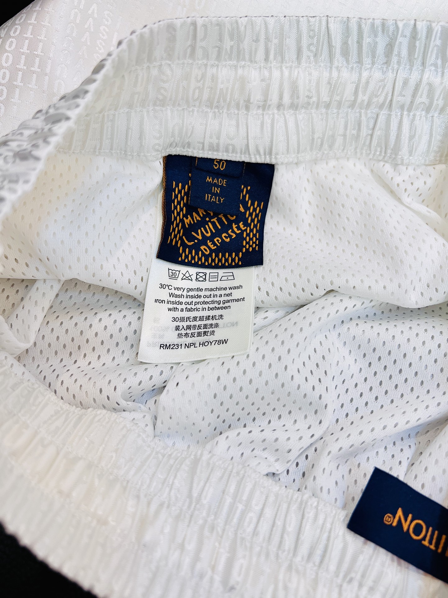 Louis Vuitton Men's White Jacquard Silk Swim Trunks Shorts - Relaxed Fit 8 i1746380665382 7 0 7