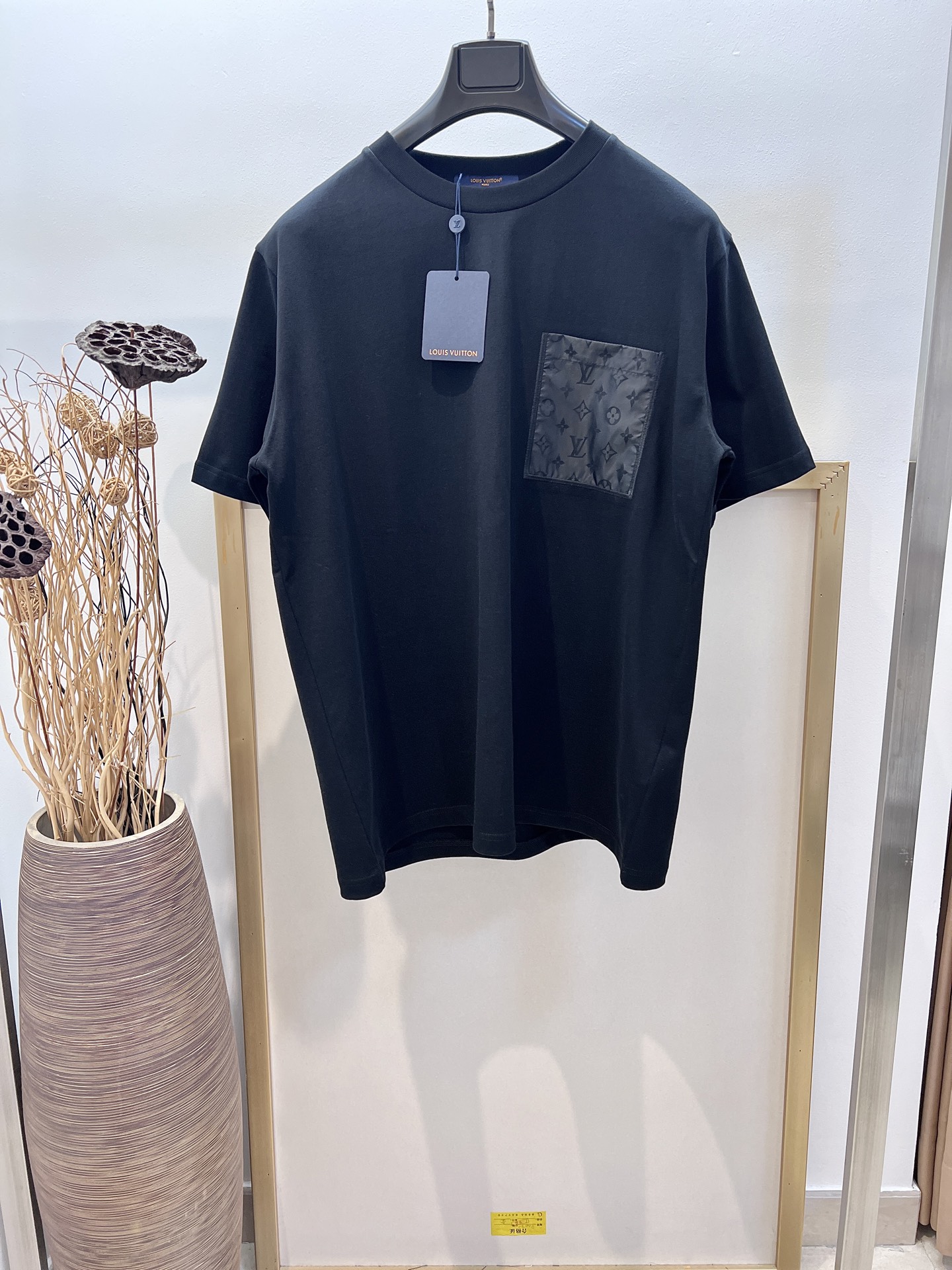 Louis Vuitton Men's Jacquard Pocket Cotton T-Shirt - Black - Size 46/48/50/52 2 i1748289218799 9217 0 0