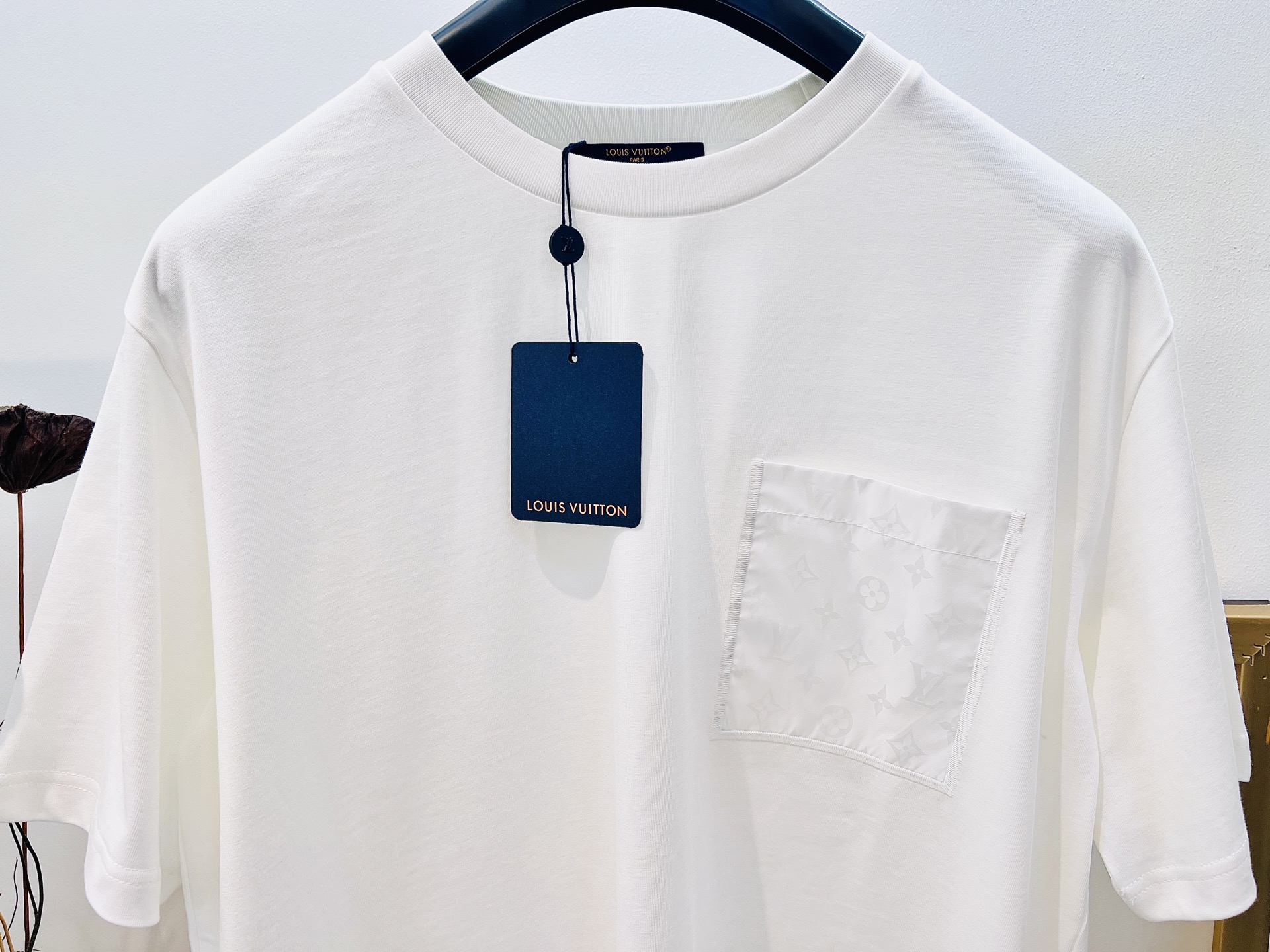 Louis Vuitton Jacquard Pocket T-Shirt - Classic Cotton Tee for Men and Women 5 i1748289262145 6869 0 3