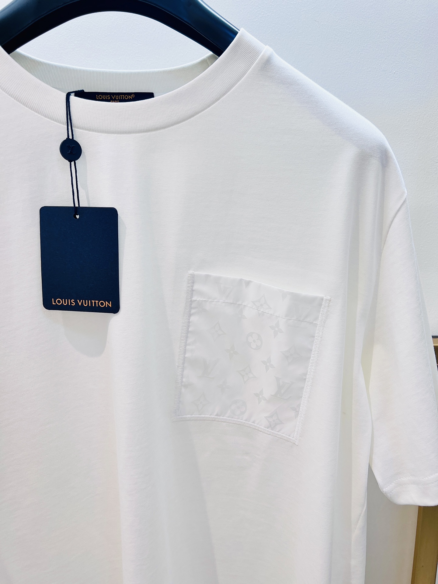 Louis Vuitton Jacquard Pocket T-Shirt - Classic Cotton Tee for Men and Women 6 i1748289262200 7364 0 4
