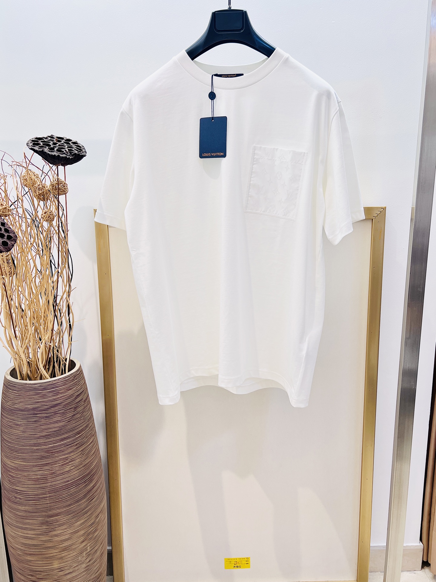 Louis Vuitton Jacquard Pocket T-Shirt - Classic Cotton Tee for Men and Women 2 i1748289263334 5603 0 0