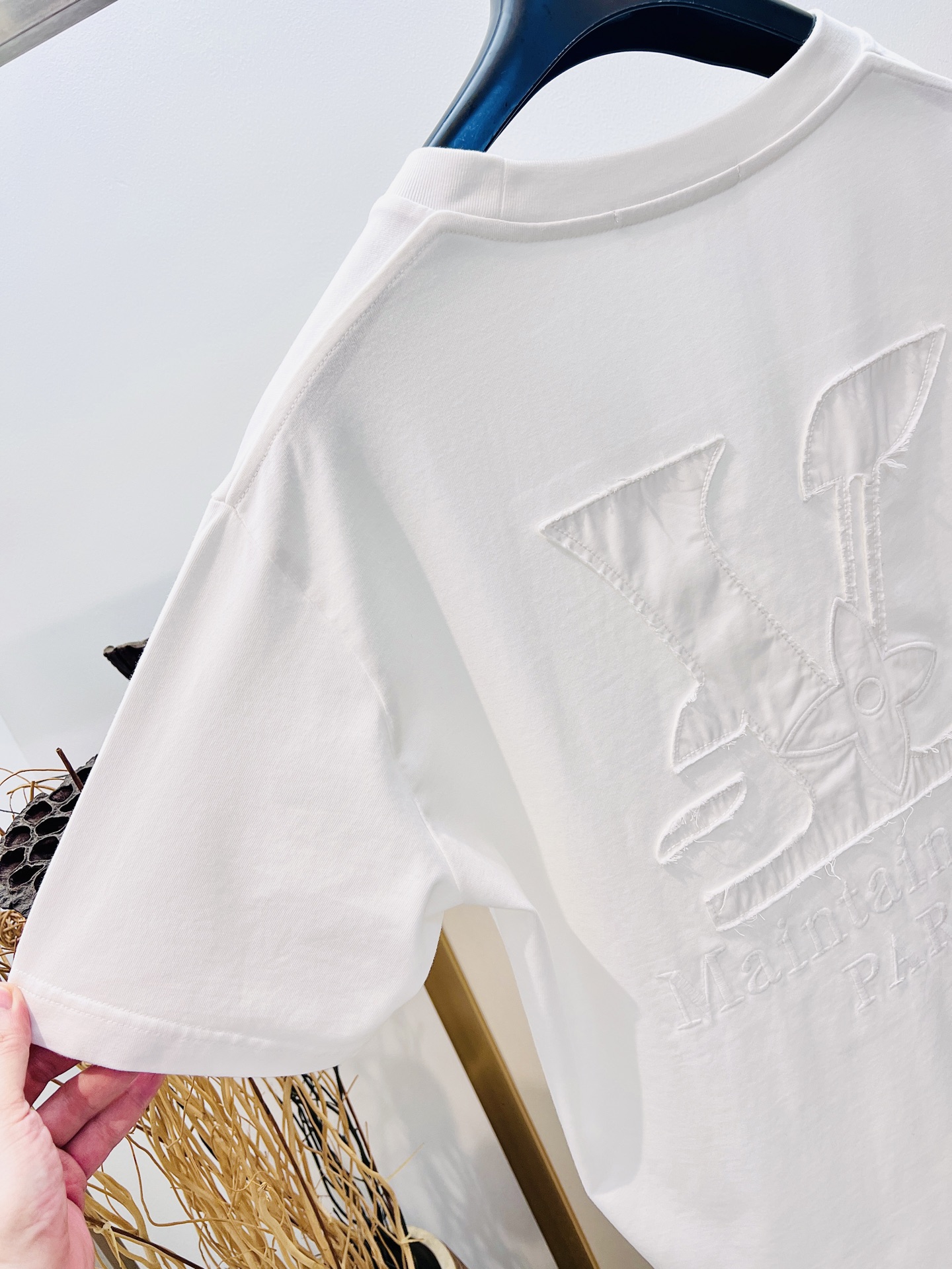 Louis Vuitton Classic Logo Embroidered Short Sleeve T-Shirt for Men and Women 7 i1749919413146 4481 0 6