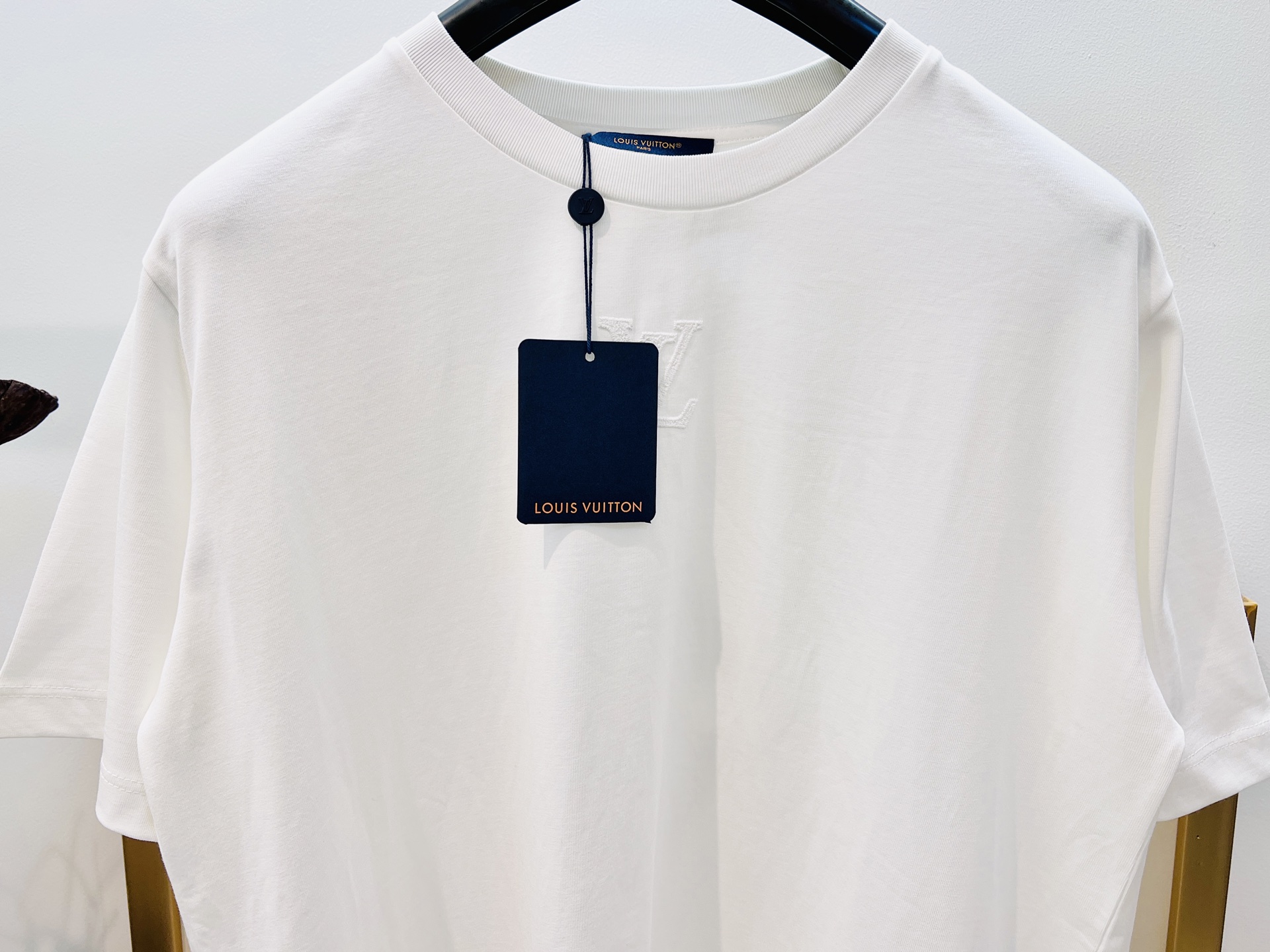 Louis Vuitton Classic Logo Embroidered Short Sleeve T-Shirt Unisex 5 i1750440760014 6832 0 3