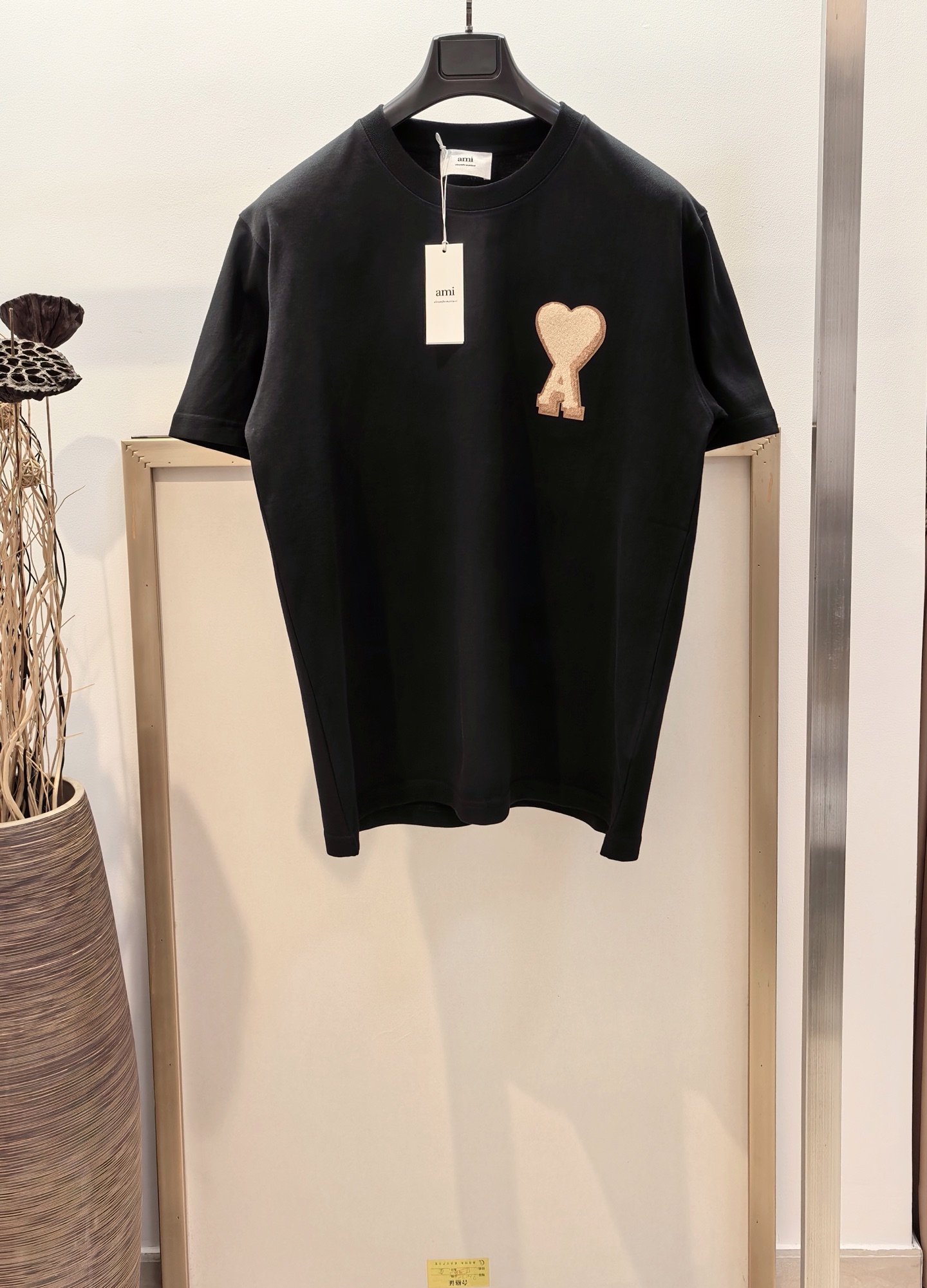 NO:818622,Sizes/m/l/xl Unisex ASI AMI/Ami 2025FW early autumn new product AMI Unisex towel embroidered ADC cotton loose T-shirt Love round neck short and beautiful embroidery/AMI embroidered high-density cotton half-sleeved T-shirt in the same color on the back Washing method Wrap the laundry bag on the back for fast machine wash in cold water!  !  Do not soak/wash in warm water!  ,men's clothing,amiri,tees,t-shirt,19860909Sizes/m/l/xl 男女同款ASI AMI/艾米2025FW早秋新品AMI 男女同款毛巾绣ADC棉质宽松T恤 爱心圆领短太好看刺绣/后背同色AMI刺绣高密织纯棉半袖T恤 洗涤方式反面包裹洗衣袋冷水快速机洗！！不得浸泡/温热水洗涤！,男装,amiri,tees，t-shirt,,Women's clothing