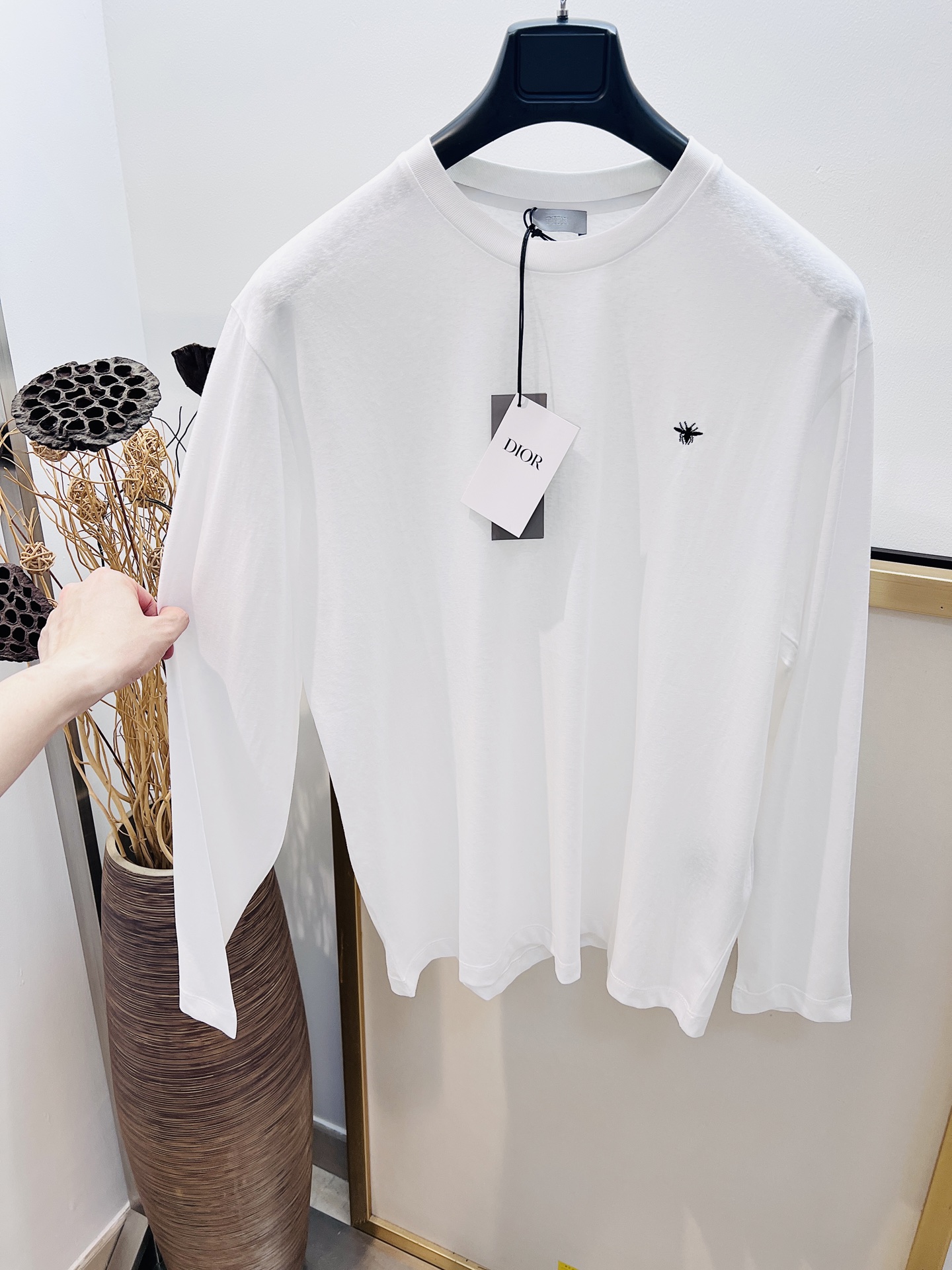 Dior Logo Embroidered White Long Sleeve Crew Neck T-Shirt for Women 3 i1758049233870 1657 0 1