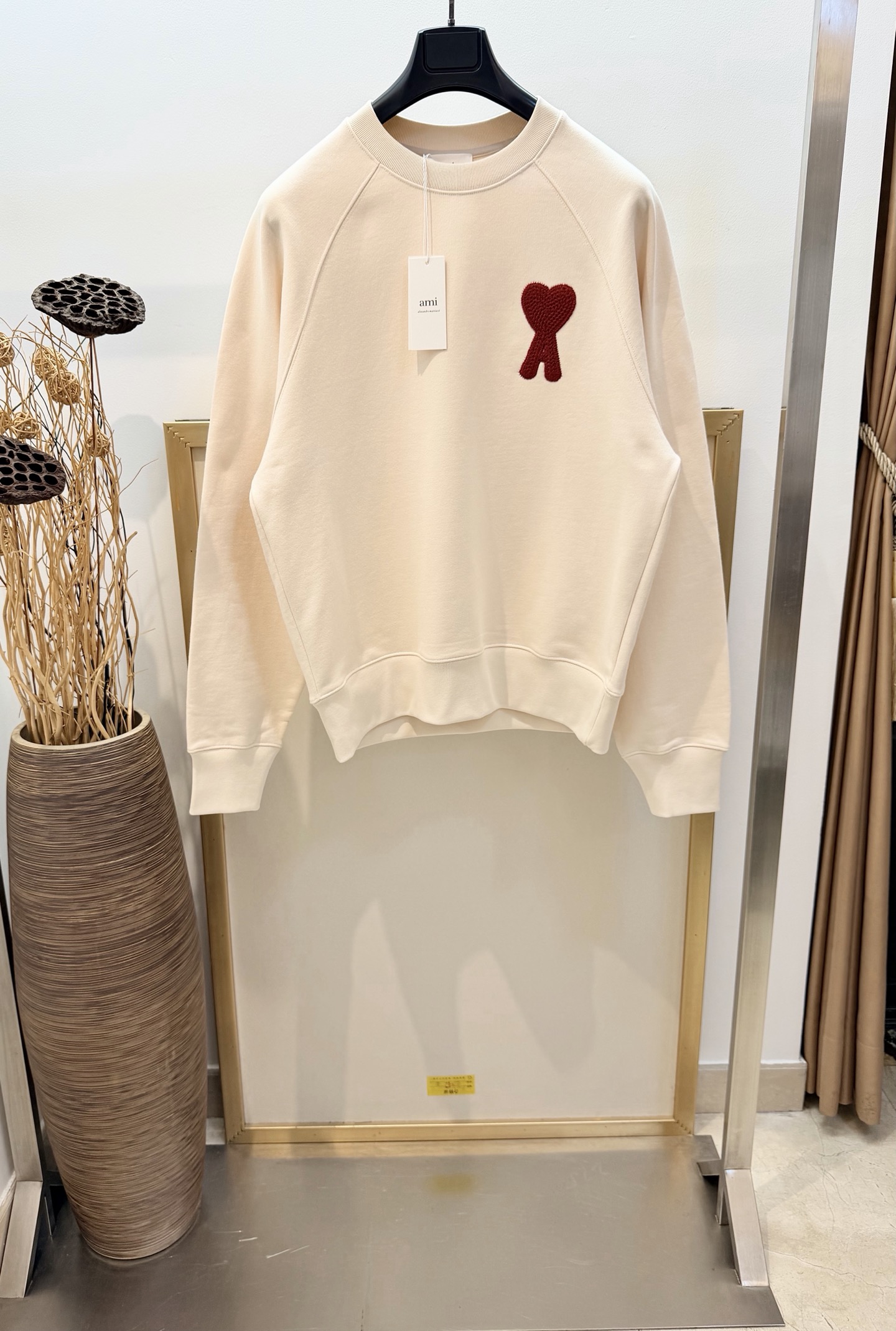 NO:722473,Sizes/m/l/xl Dark Royal Blue/Light Apricot Two Colors Same Style for Men and Women AMI/Amy 2025FW Same Style for Men and Women Classic Red Heart Series Heavy Sweater Cotton Three-Dimensional Wool Embroidery Love Raglan Pullover Sweater/Back AMI Embroidery in the Same Color Washing Method For pure cotton products, please wrap the laundry bag on its back for quick machine wash in cold water!  !  Do not soak/wash in warm water!  ,men's and women's clothing,amiri,hoodie,sweatshirts,19860909Sizes/m/l/xl深宝蓝/浅杏色 两色 男女同款 AMI/艾米2025FW男女同款经典红心系列重磅卫衣棉质立体毛线绣爱心插肩套头卫衣/后背同色AMI刺绣 洗涤方式纯棉制品请反面包裹洗衣袋冷水快速机洗！！不得浸泡/温热水洗涤！,男装女装,amiri,hoodie,sweatshirts,,Women's clothing