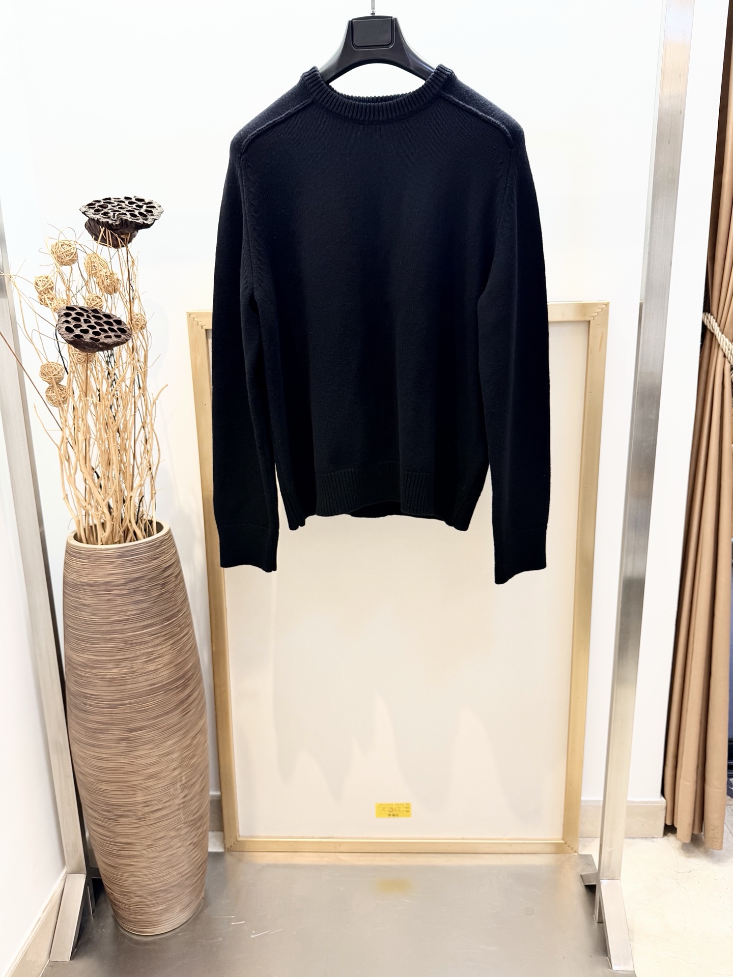 NO:720355,Sizes/m/l/xl Unisex ACNE crew neck pullover wool blend logo sweater This crew neck knitted sweater is made of yak yarn. The Acne Studios 1996 logo pattern is printed on the back and is decorated with ribbed trim. Made of natural fibers, each item has a unique tone. The Acne Studios 1996 logo pattern is neutral style, casual fit, casual and versatile. The upper body is very comfortable, especially suitable for people like me who like to wear comfortable clothes.  In terms of art, we are absolutely at the top. Simple art has always been at the top of the European trend. The washing method is only dry cleaning, men's clothing, Acne studios, dior, sweaters,19860909Sizes/m/l/xl 男女同款 ACNE 圆领套头羊毛混纺徽标毛衫 此款圆领针织毛衣选用牦牛纱制成.背部印有 Acne Studios 1996 徽标图案,并配以罗纹边饰.采用天然纤维,每件单品均呈现独一无二的色调.Acne Studios 1996 徽标图案中性风格,休闲版型 休闲百搭的一款 上身很舒适 特别适合我这种喜欢舒适穿着 论艺术绝对玩到顶尖 简约艺术始终走在欧洲潮流顶端 洗涤方式仅限干洗,男装,acne studios,dior,sweaters,,Women's clothing