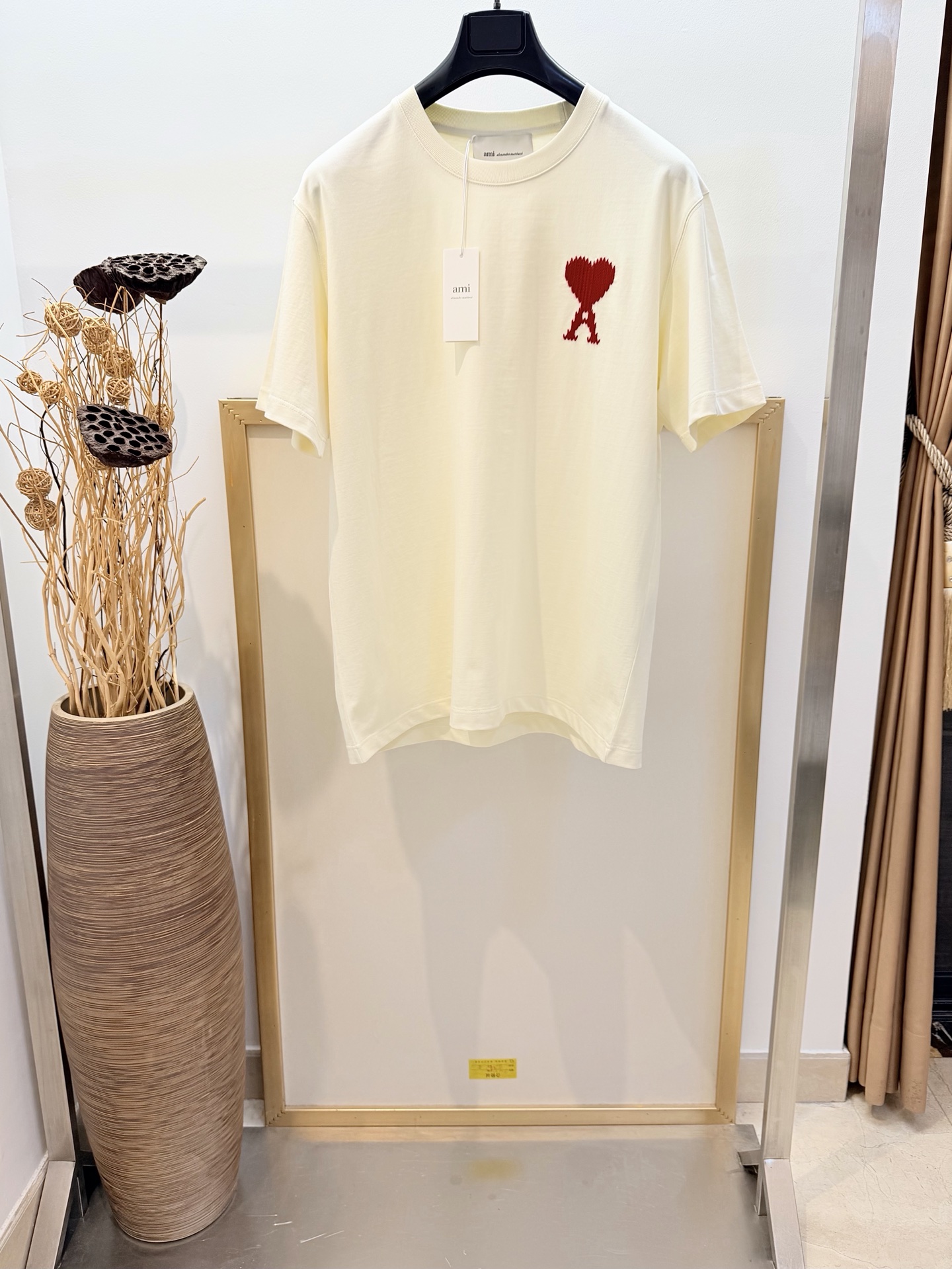 NO:818613,Sizes/m/l/xl Same style for men and women A*I/Amy 2026FW Year of the Horse limited edition Mosaic wool embroidery/AMI embroidery of the same color on the back Loose version cotton half-sleeved T-shirt Washing method Pure cotton products please wrap the laundry bag on the back for quick machine washing in cold water!  !  Do not soak/wash in warm water!  ,men's and women's clothing,amiri,tees,t-shirt,19860909Sizes/m/l/xl 男女同款 A*I/艾米 2026FW马年限定限定 马赛克毛线绣 /后背同色AMI刺绣 宽松版棉质半袖T恤 洗涤方式纯棉制品请反面包裹洗衣袋冷水快速机洗！！不得浸泡/温热水洗涤！,男装女装,amiri,tees，t-shirt,,Women's clothing
