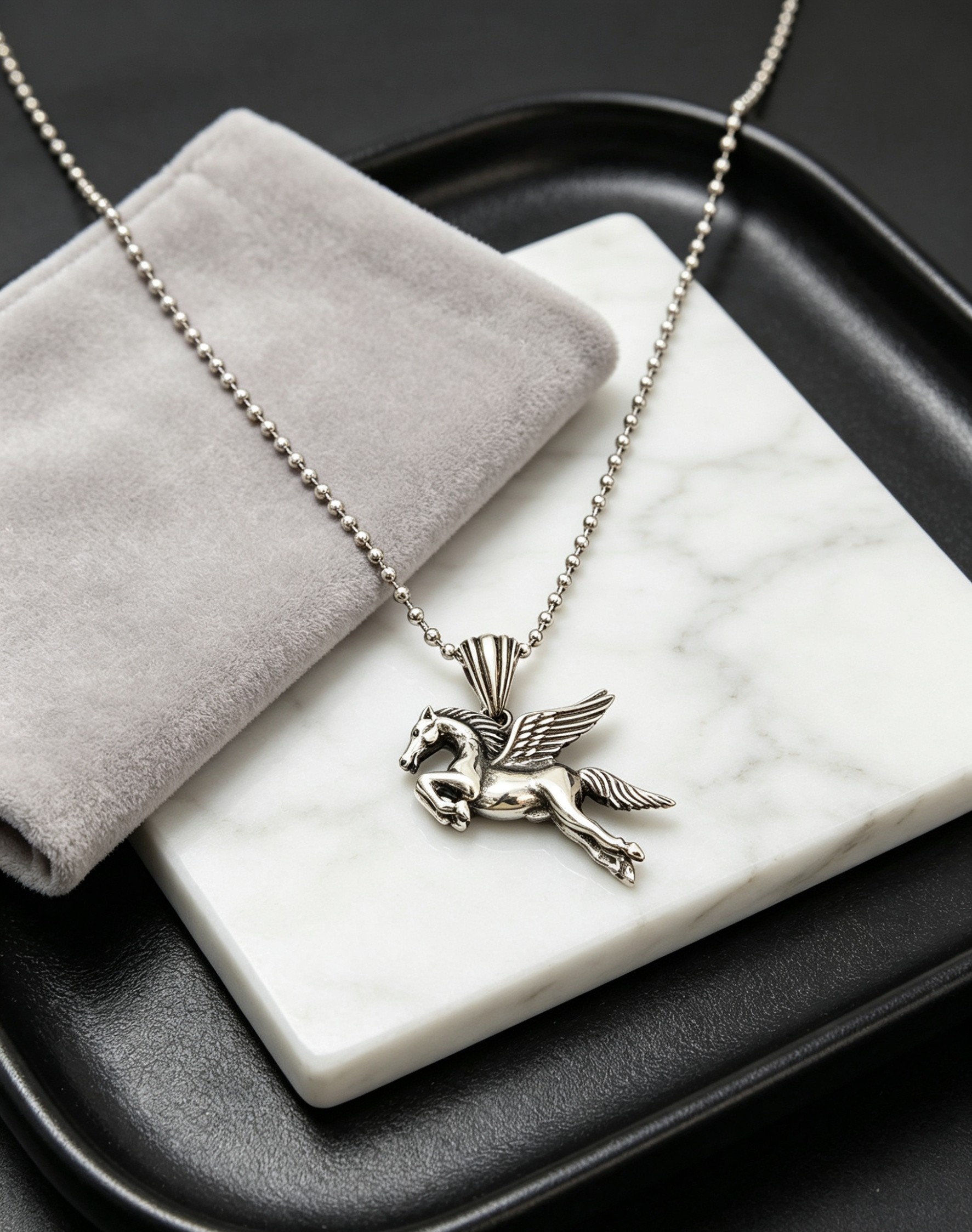 Chrome Hearts 克罗心飞马吊坠项链 希腊神话珀伽索斯造型 立体雕刻细节拉满 925银做旧工艺 圆珠链搭配