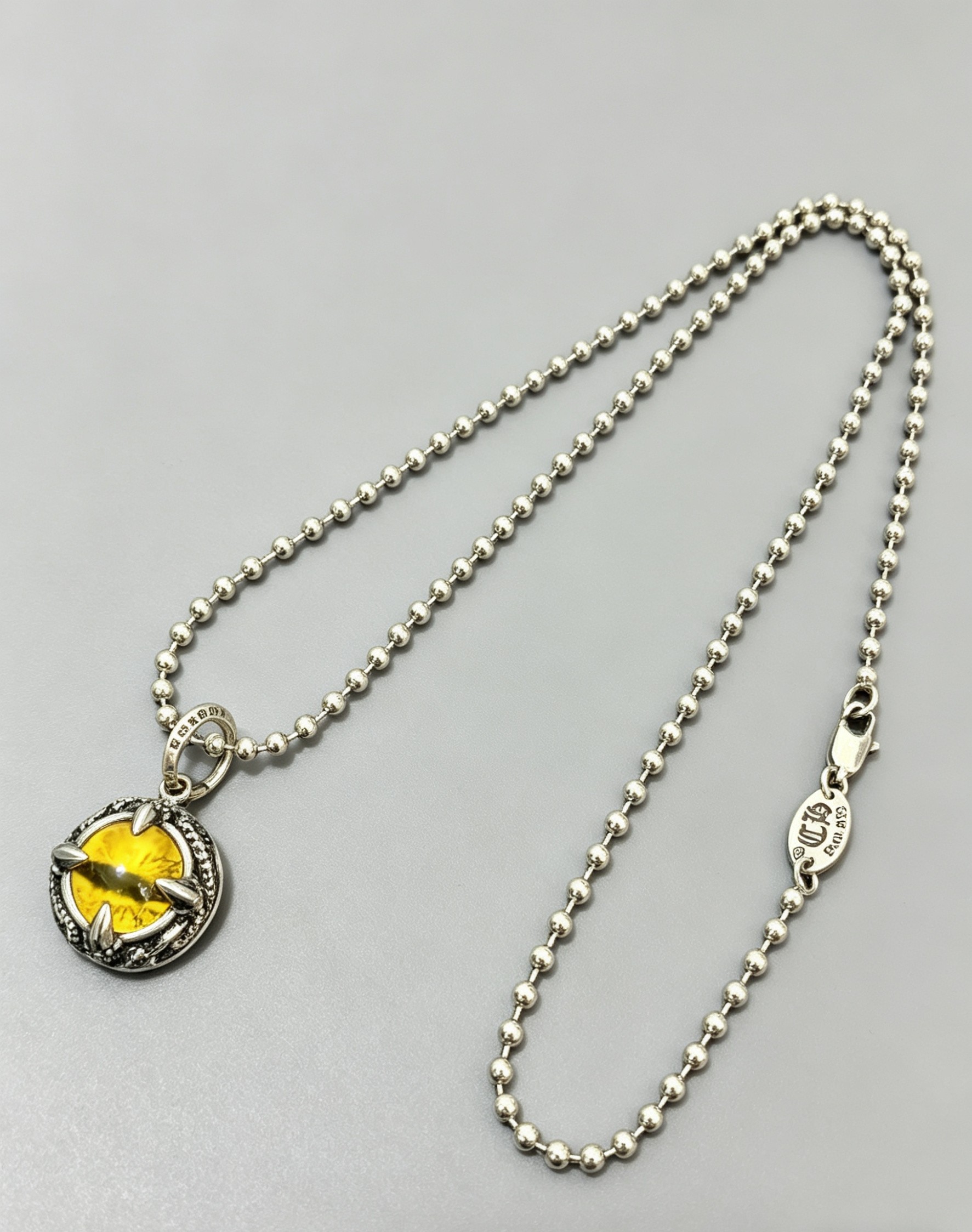 Chrome Hearts 克罗心恶魔眼吊坠项链 银爪镶嵌黄瞳魔眼 纹路逼真哥特感拉满 做旧质感拉满 圆珠链搭配