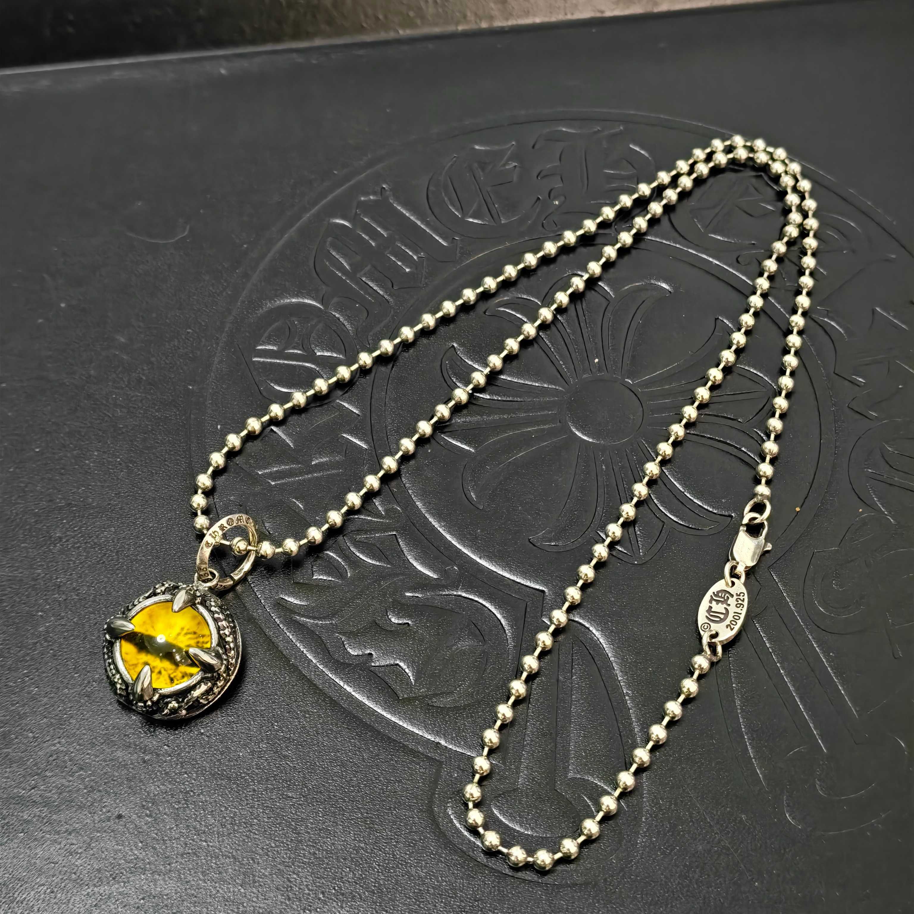 Chrome Hearts 克罗心恶魔眼吊坠项链 银爪镶嵌黄瞳魔眼 纹路逼真哥特感拉满 做旧质感拉满 圆珠链搭配