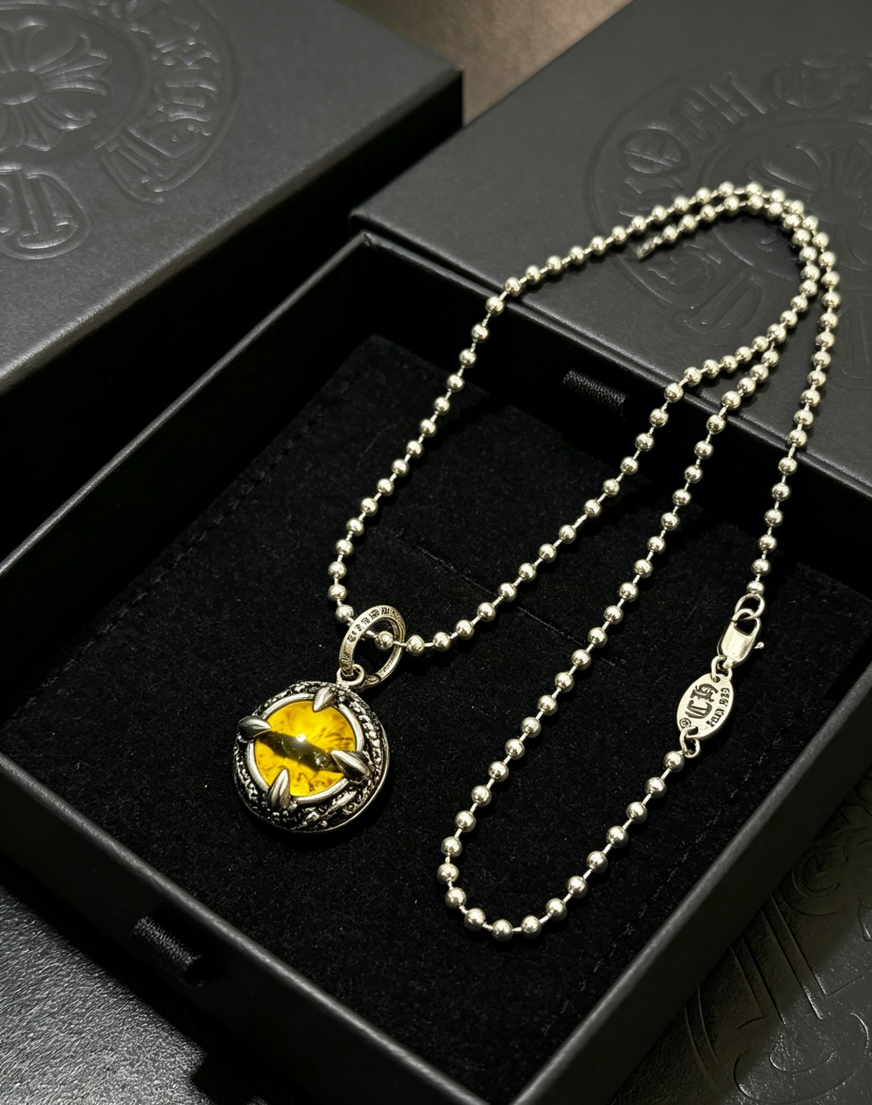 Chrome Hearts 克罗心恶魔眼吊坠项链 银爪镶嵌黄瞳魔眼 纹路逼真哥特感拉满 做旧质感拉满 圆珠链搭配