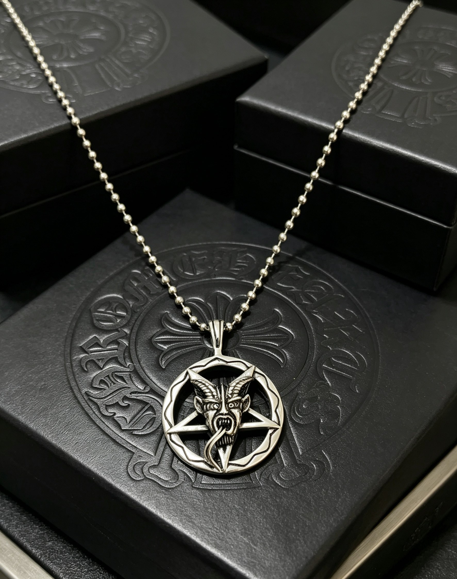 Chrome Hearts 克罗心五芒星羊头吊坠项链 撒旦图腾镂空雕刻 做旧银质质感高级 圆珠链搭配 暗黑哥特风天花板
