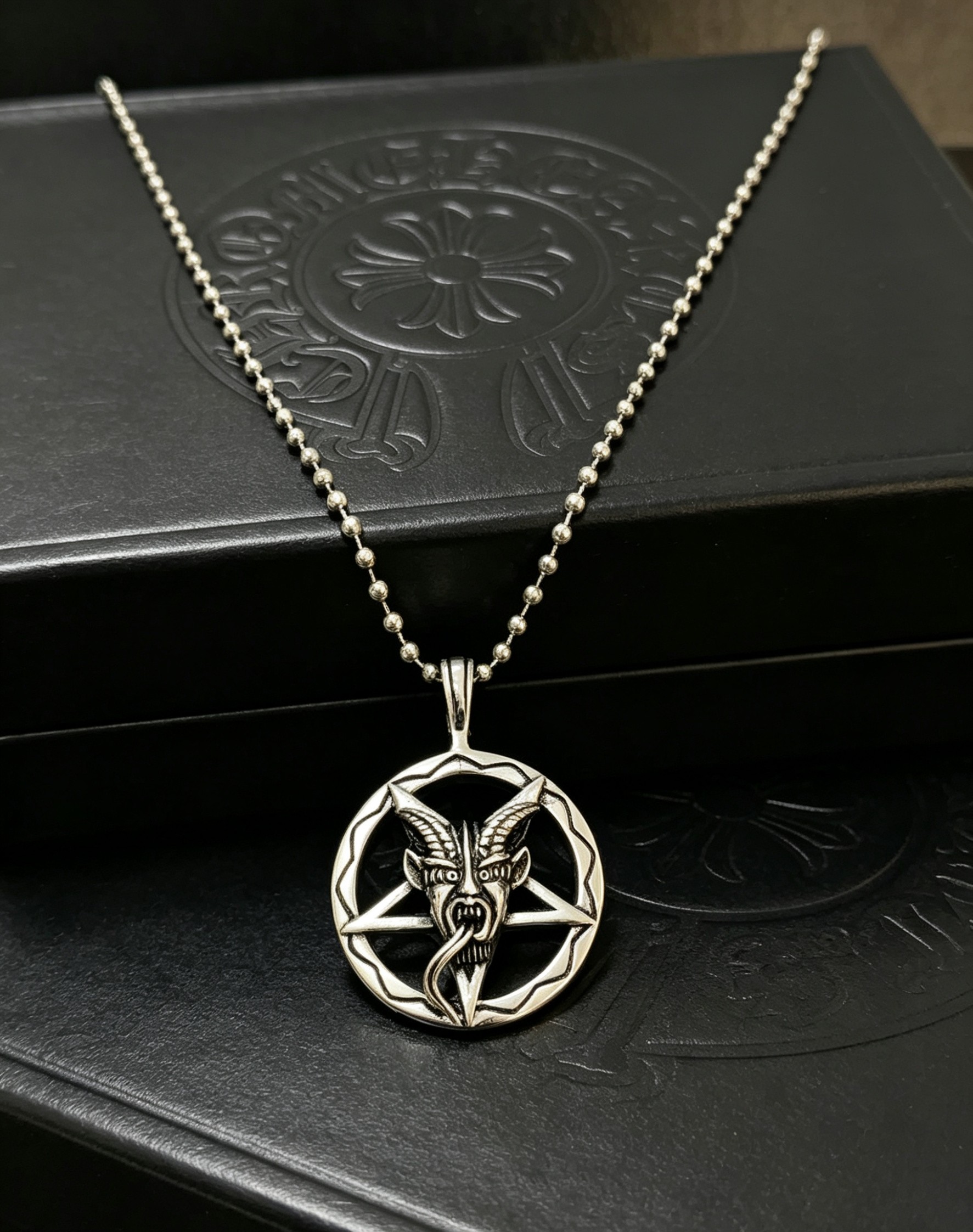 Chrome Hearts 克罗心五芒星羊头吊坠项链 撒旦图腾镂空雕刻 做旧银质质感高级 圆珠链搭配 暗黑哥特风天花板