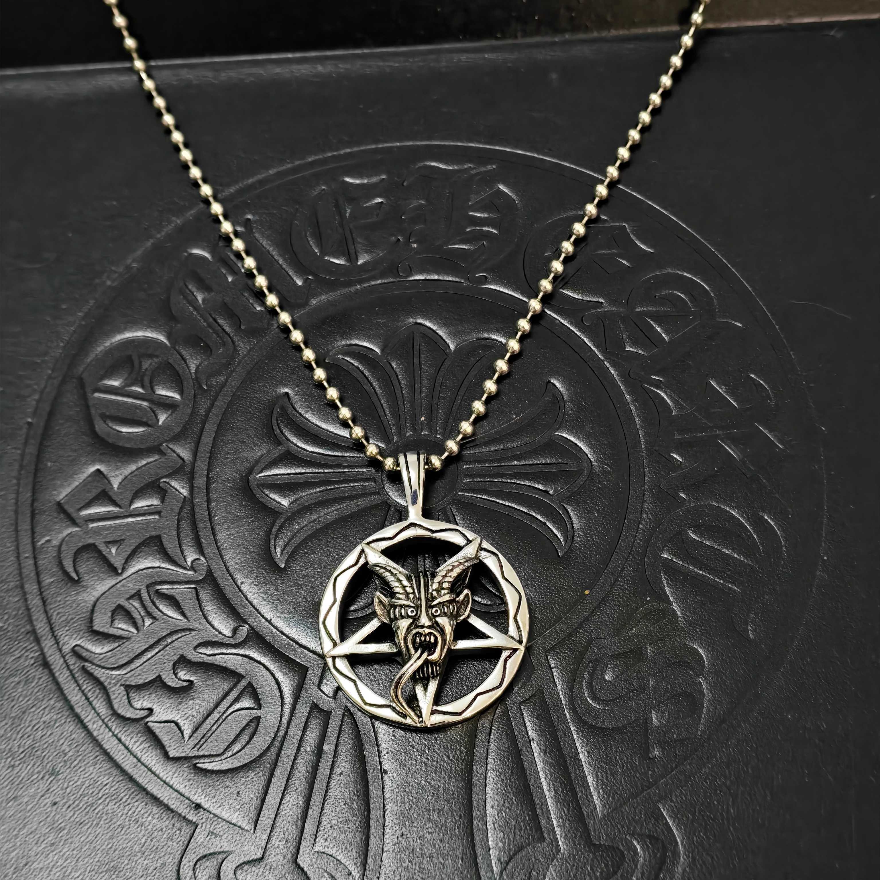 Chrome Hearts 克罗心五芒星羊头吊坠项链 撒旦图腾镂空雕刻 做旧银质质感高级 圆珠链搭配 暗黑哥特风天花板