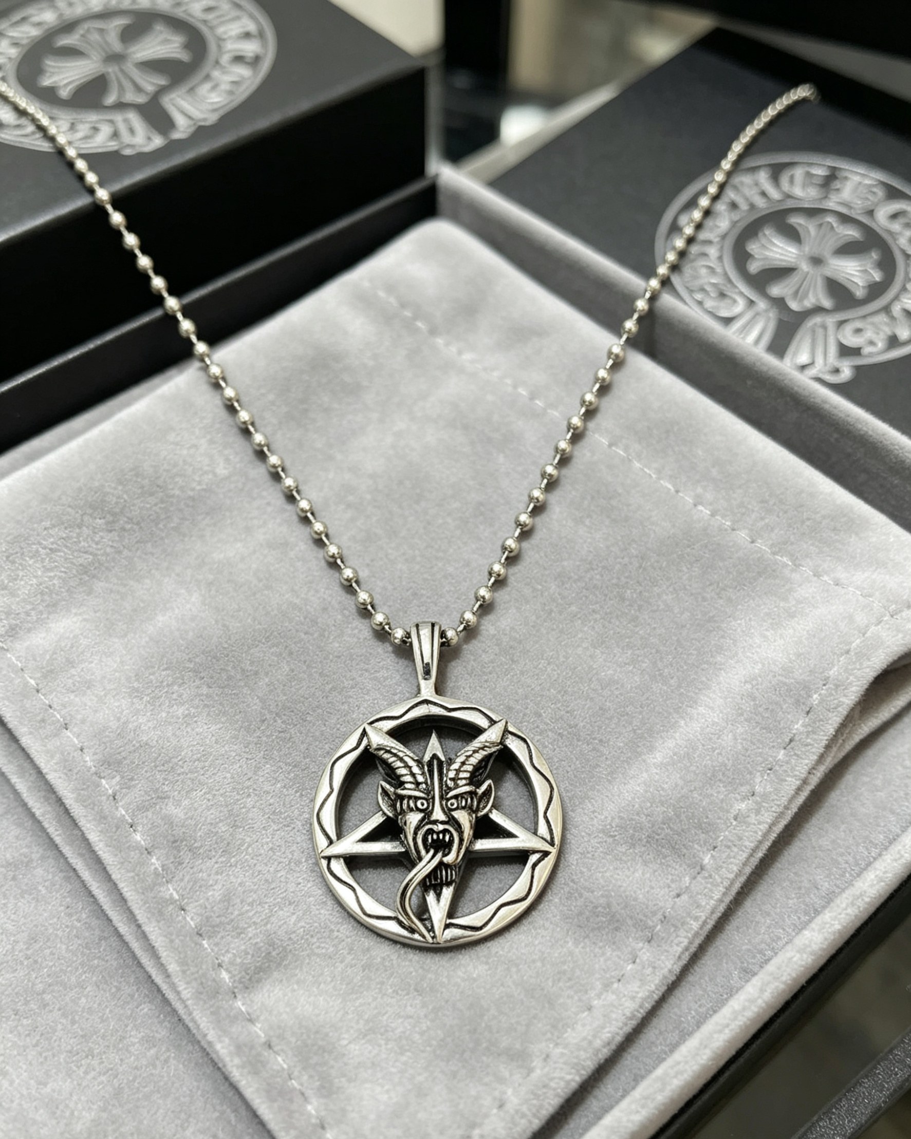 Chrome Hearts 克罗心五芒星羊头吊坠项链 撒旦图腾镂空雕刻 做旧银质质感高级 圆珠链搭配 暗黑哥特风天花板