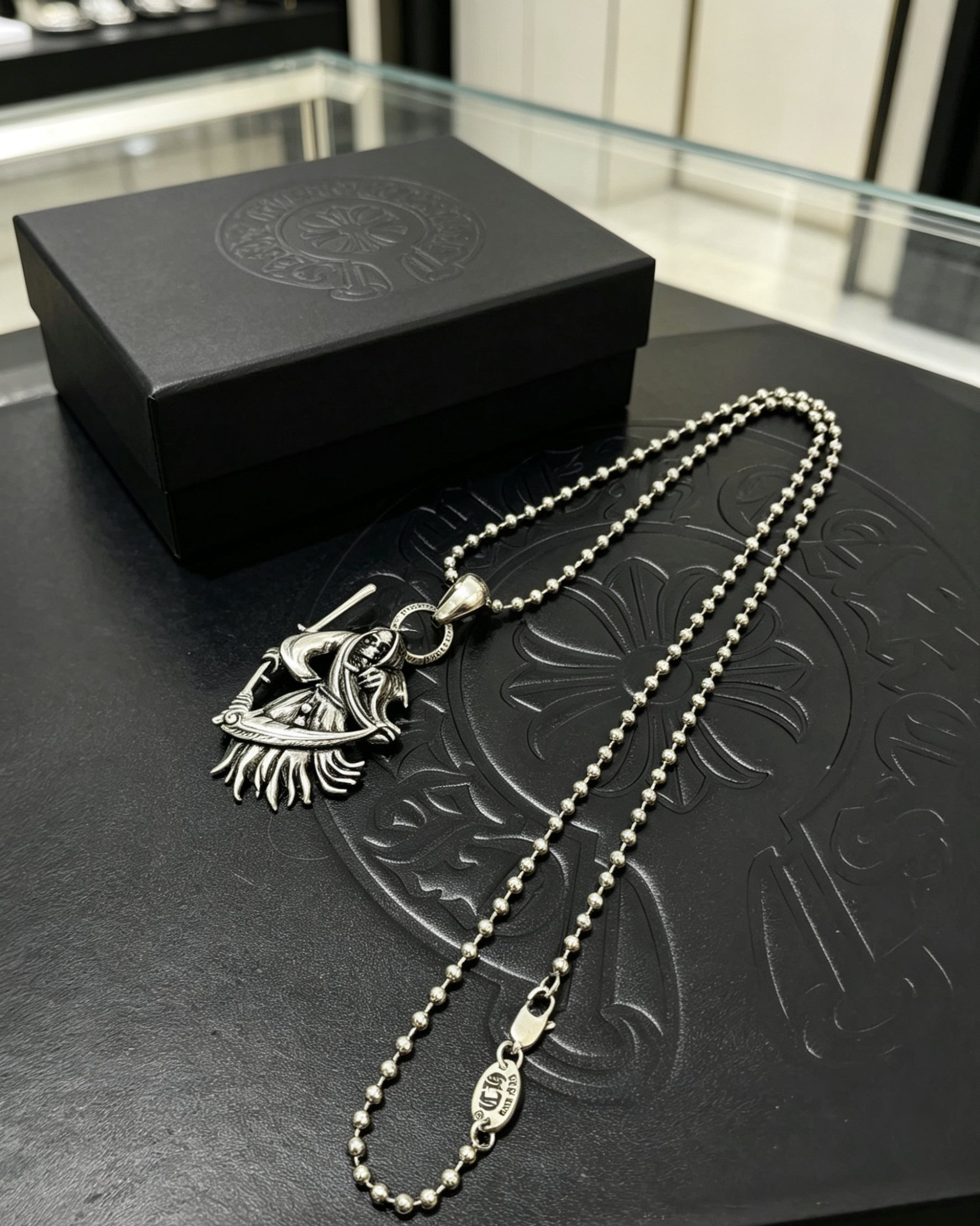 Chrome Hearts 克罗心死神吊坠项链 暗黑镰刀造型雕刻精湛 做旧质感拉满 圆珠链加持 哥特朋克风拉满