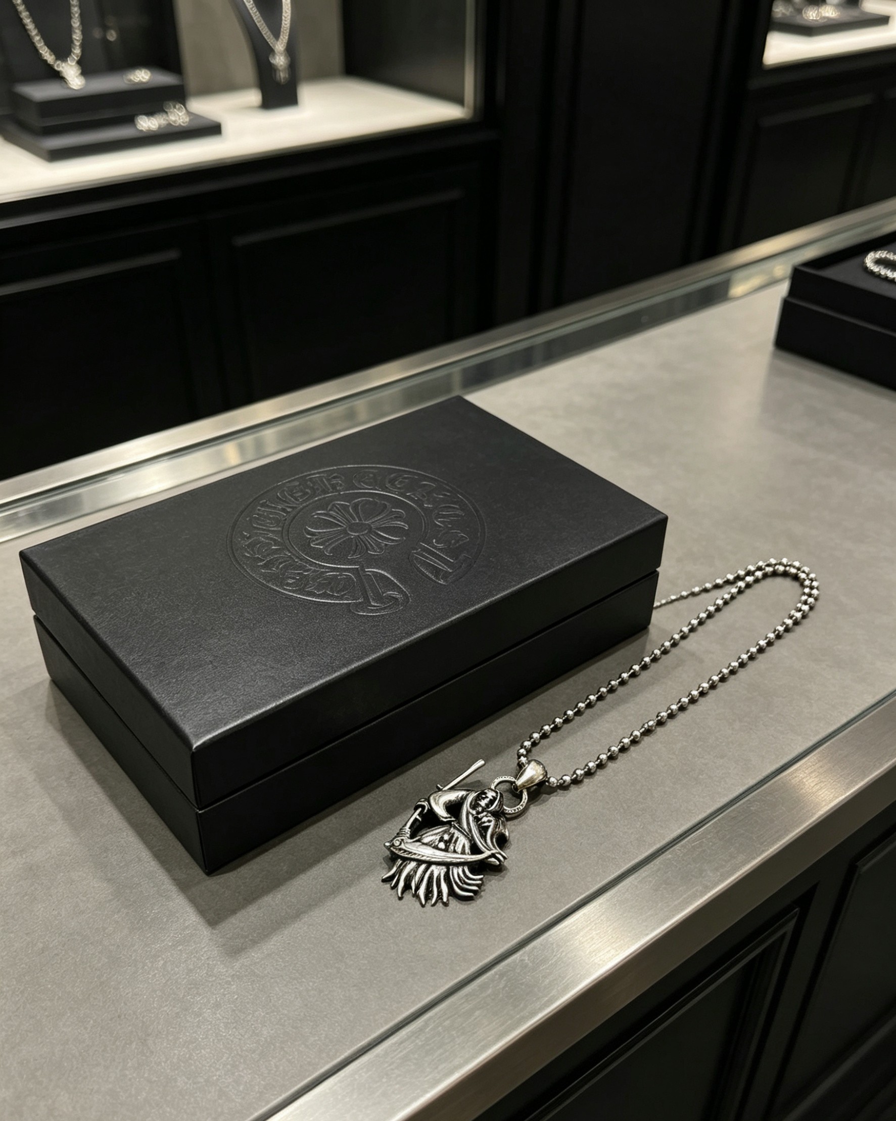 Chrome Hearts 克罗心死神吊坠项链 暗黑镰刀造型雕刻精湛 做旧质感拉满 圆珠链加持 哥特朋克风拉满