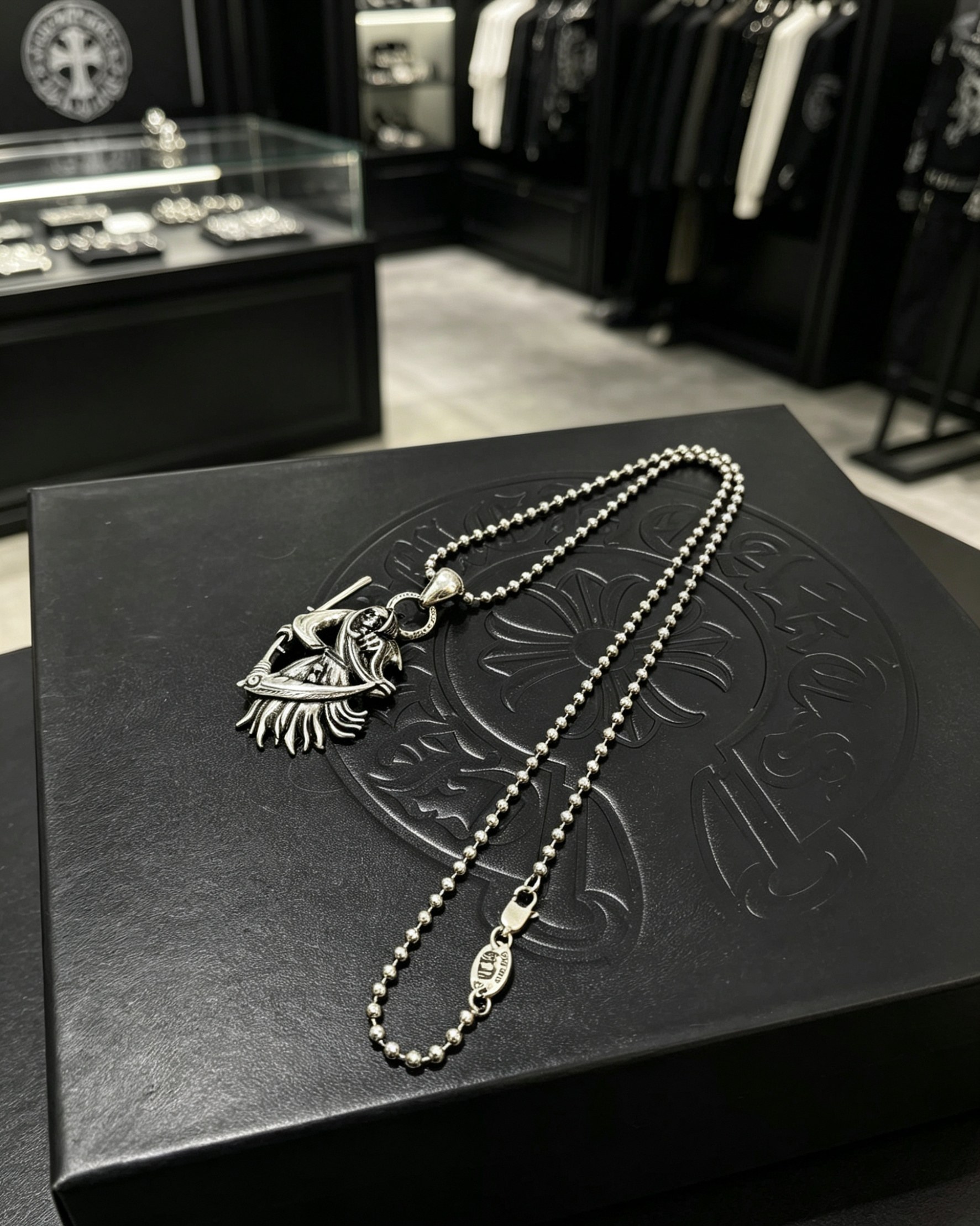 Chrome Hearts 克罗心死神吊坠项链 暗黑镰刀造型雕刻精湛 做旧质感拉满 圆珠链加持 哥特朋克风拉满