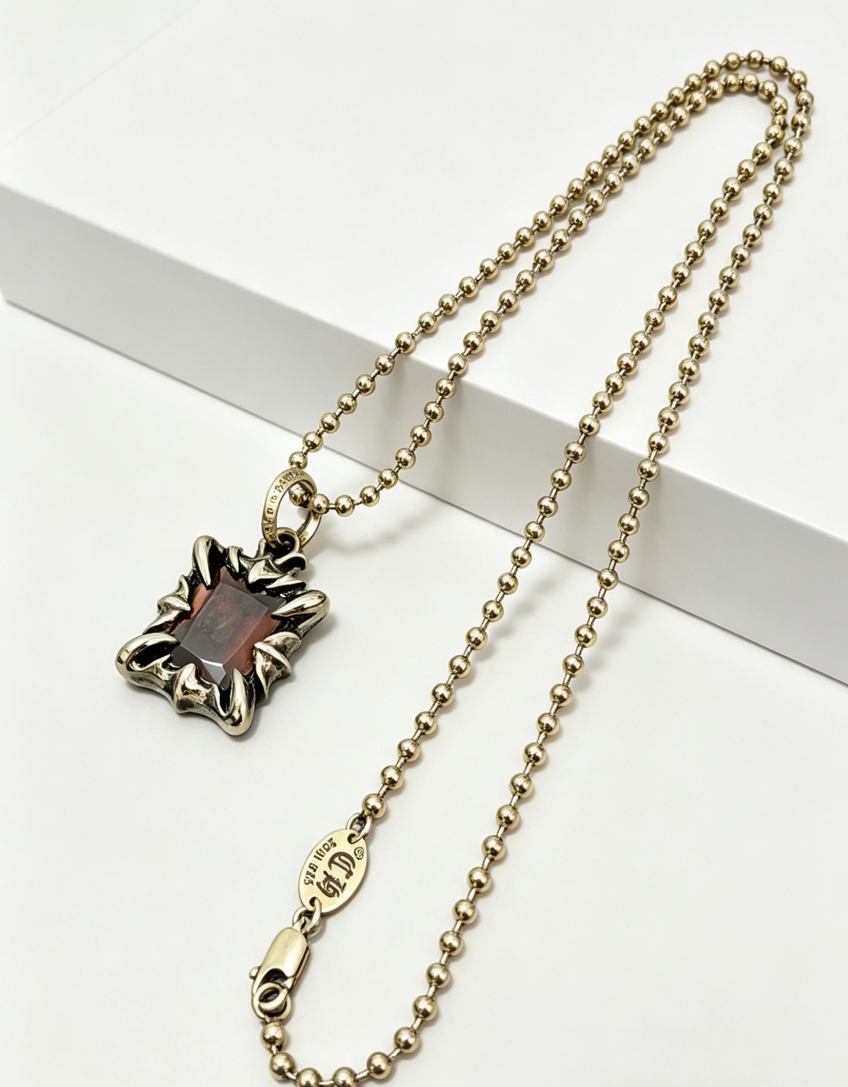 Chrome Hearts 克罗心红宝吊坠项链 爪镶红宝设计 做旧工艺质感高级 圆珠链搭配 甜酷哥特风拉满 日常通勤、约会皆适配