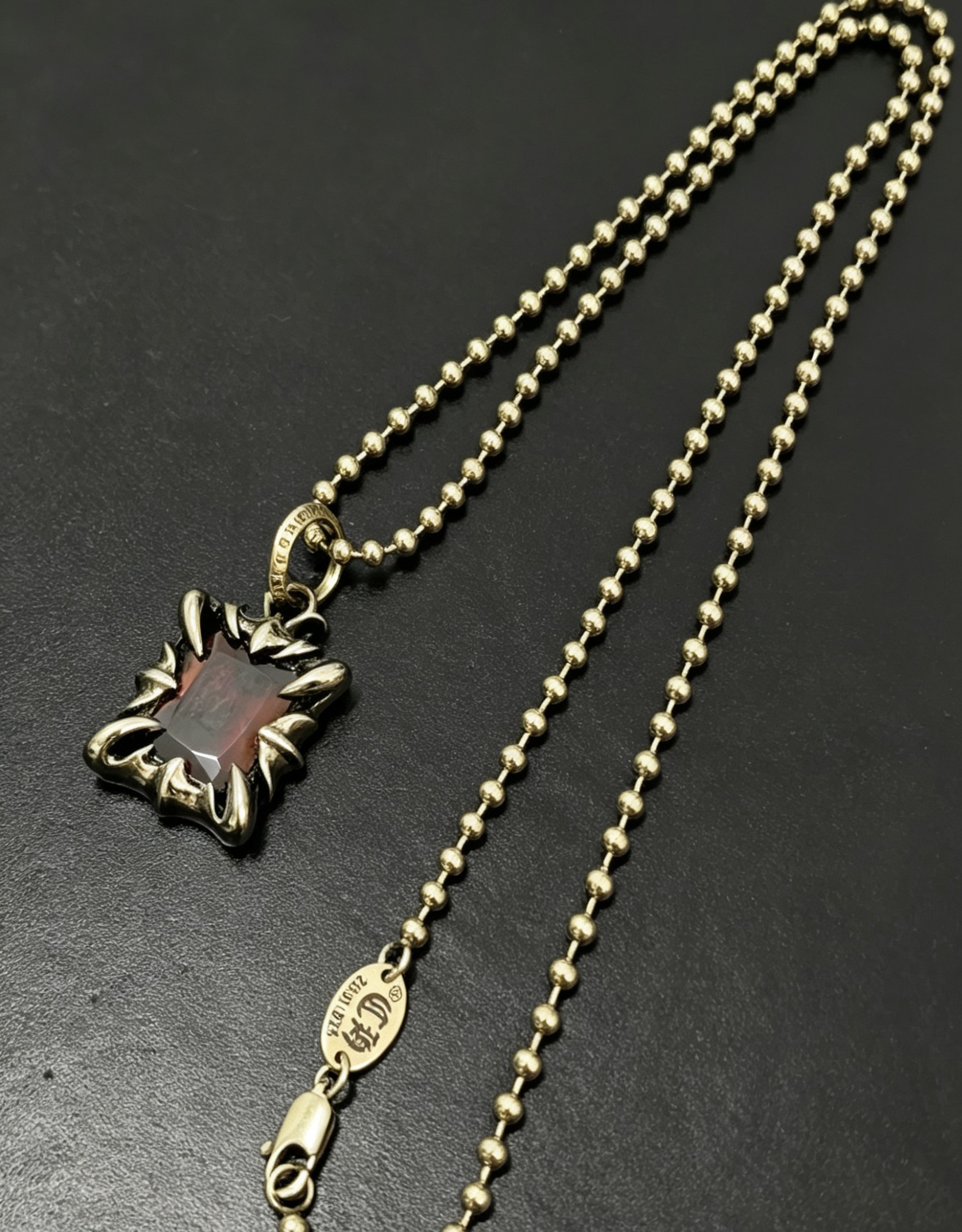 Chrome Hearts 克罗心红宝吊坠项链 爪镶红宝设计 做旧工艺质感高级 圆珠链搭配 甜酷哥特风拉满 日常通勤、约会皆适配