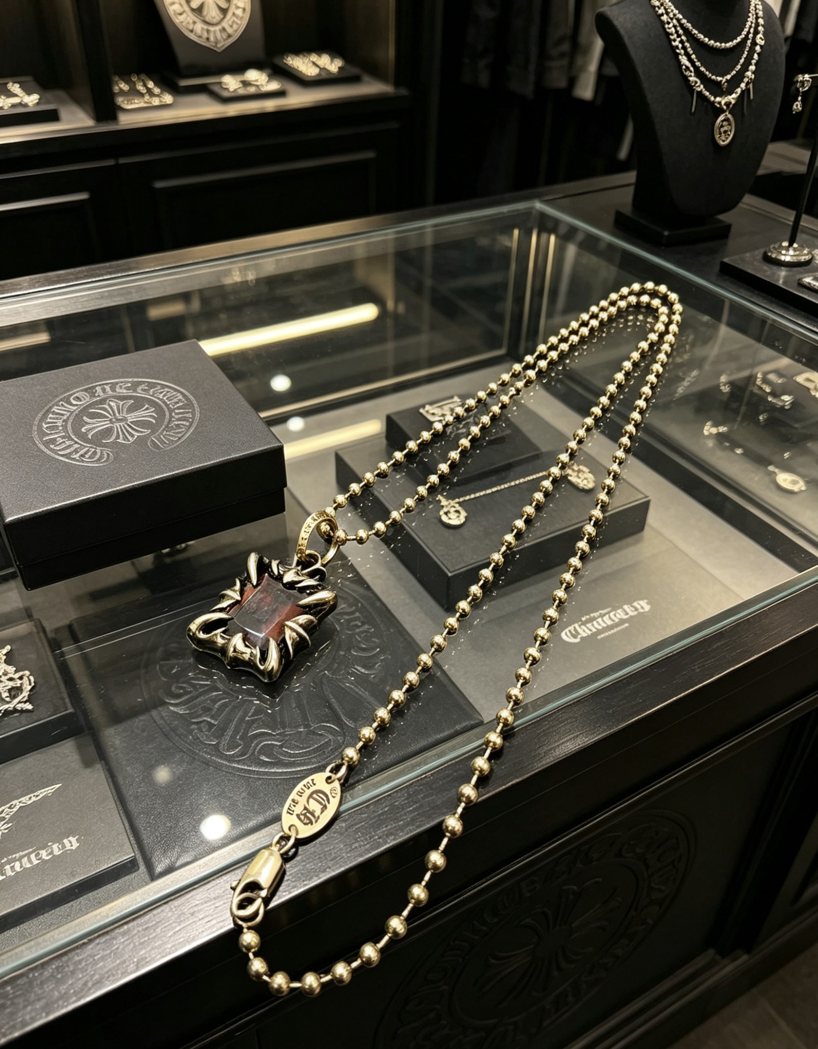 Chrome Hearts 克罗心红宝吊坠项链 爪镶红宝设计 做旧工艺质感高级 圆珠链搭配 甜酷哥特风拉满 日常通勤、约会皆适配