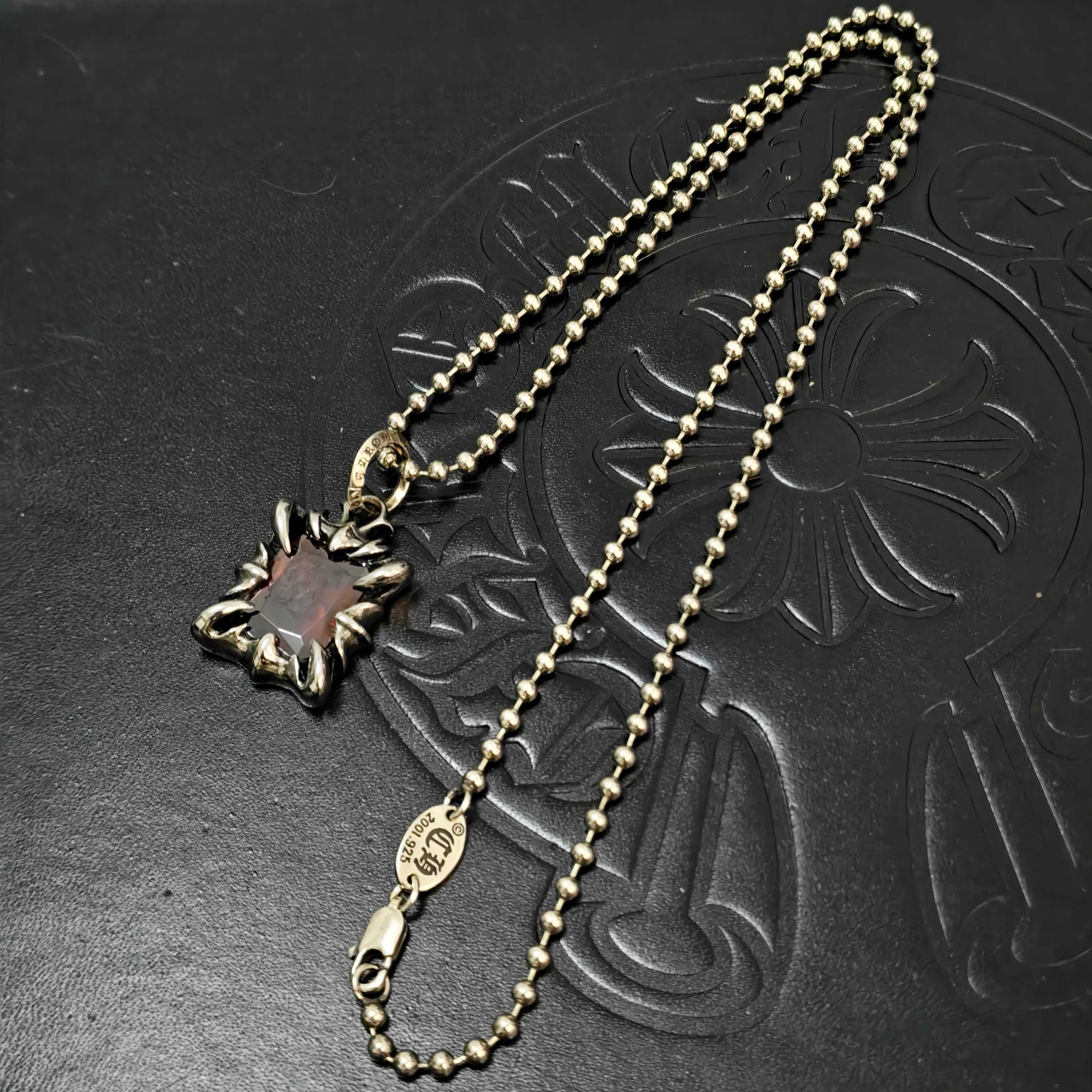 Chrome Hearts 克罗心红宝吊坠项链 爪镶红宝设计 做旧工艺质感高级 圆珠链搭配 甜酷哥特风拉满 日常通勤、约会皆适配