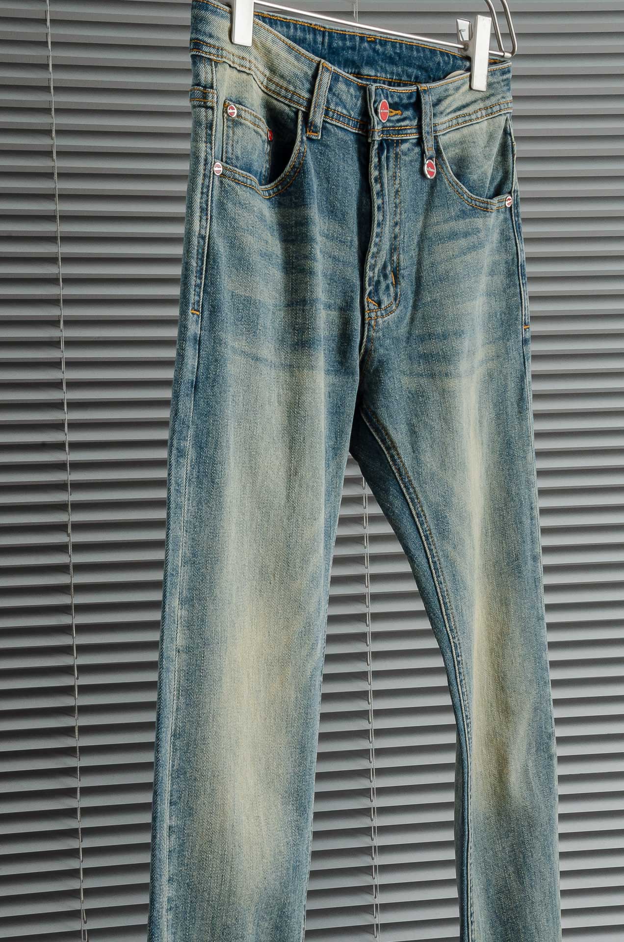 Kit# on 男士时装款商务休闲丹宁牛仔裤，25年春夏新品，巴黎秀场演绎款！！高端奢华且非常牛掰的一款