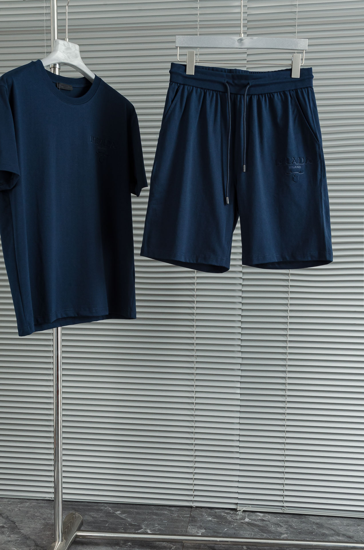 “PRADA 2025 Spring Summer Logo Cotton Shorts: Recreational Style with Heavy Fabric” - 图片 9