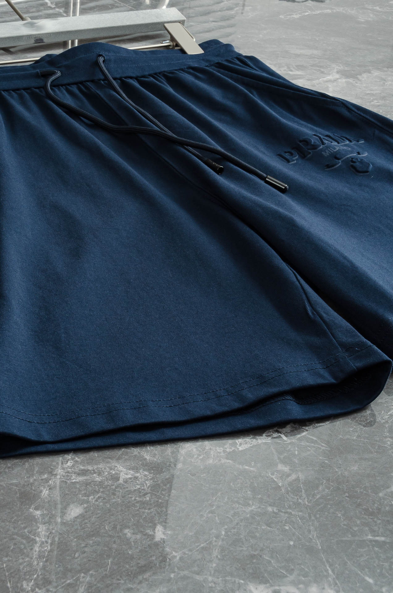 “PRADA 2025 Spring Summer Logo Cotton Shorts: Recreational Style with Heavy Fabric” - 图片 5