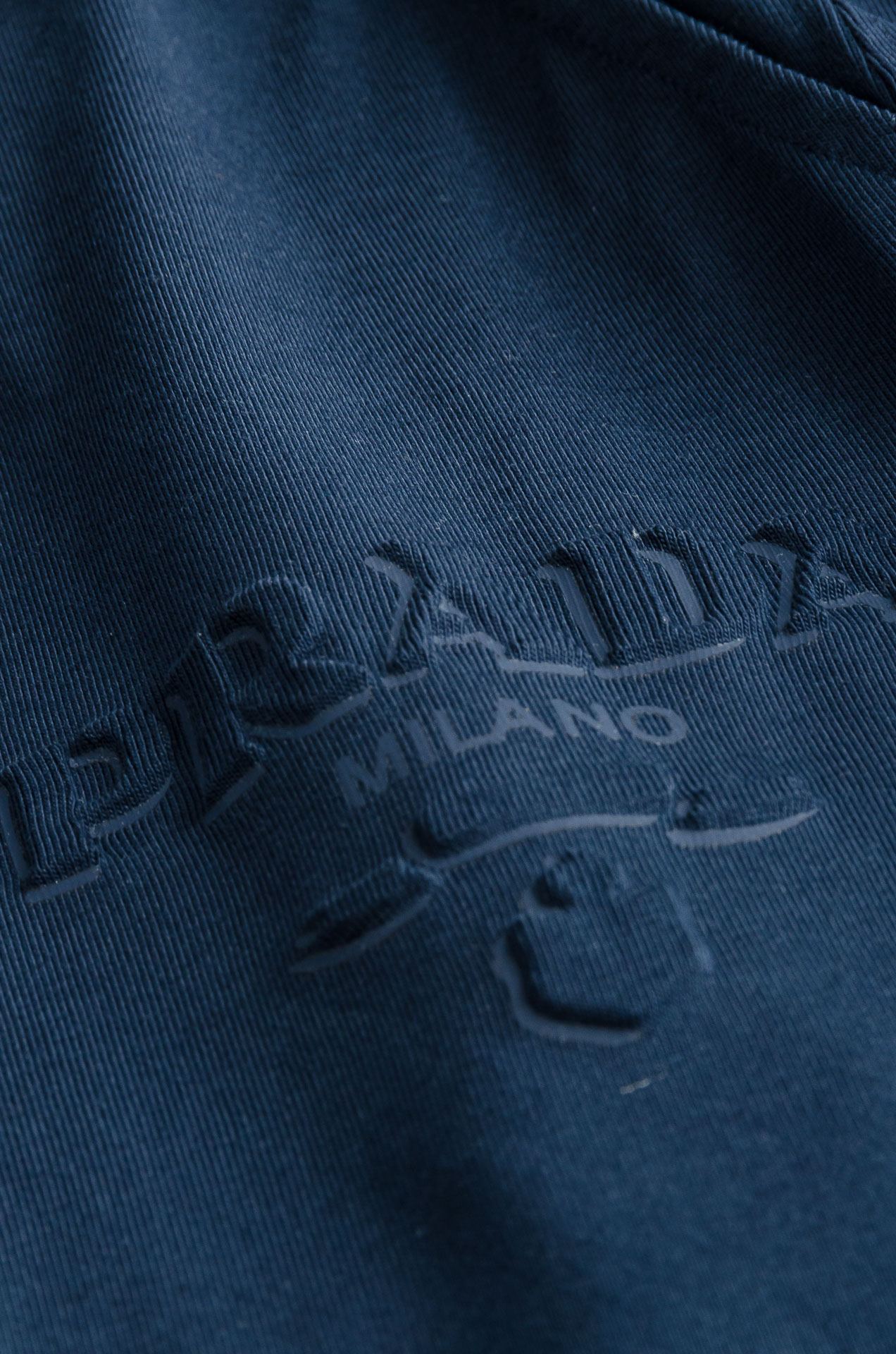 “PRADA 2025 Spring Summer Logo Cotton Shorts: Recreational Style with Heavy Fabric” - 图片 4