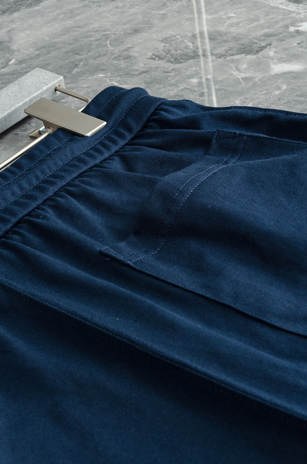 “PRADA 2025 Spring Summer Logo Cotton Shorts: Recreational Style with Heavy Fabric” - 图片 7